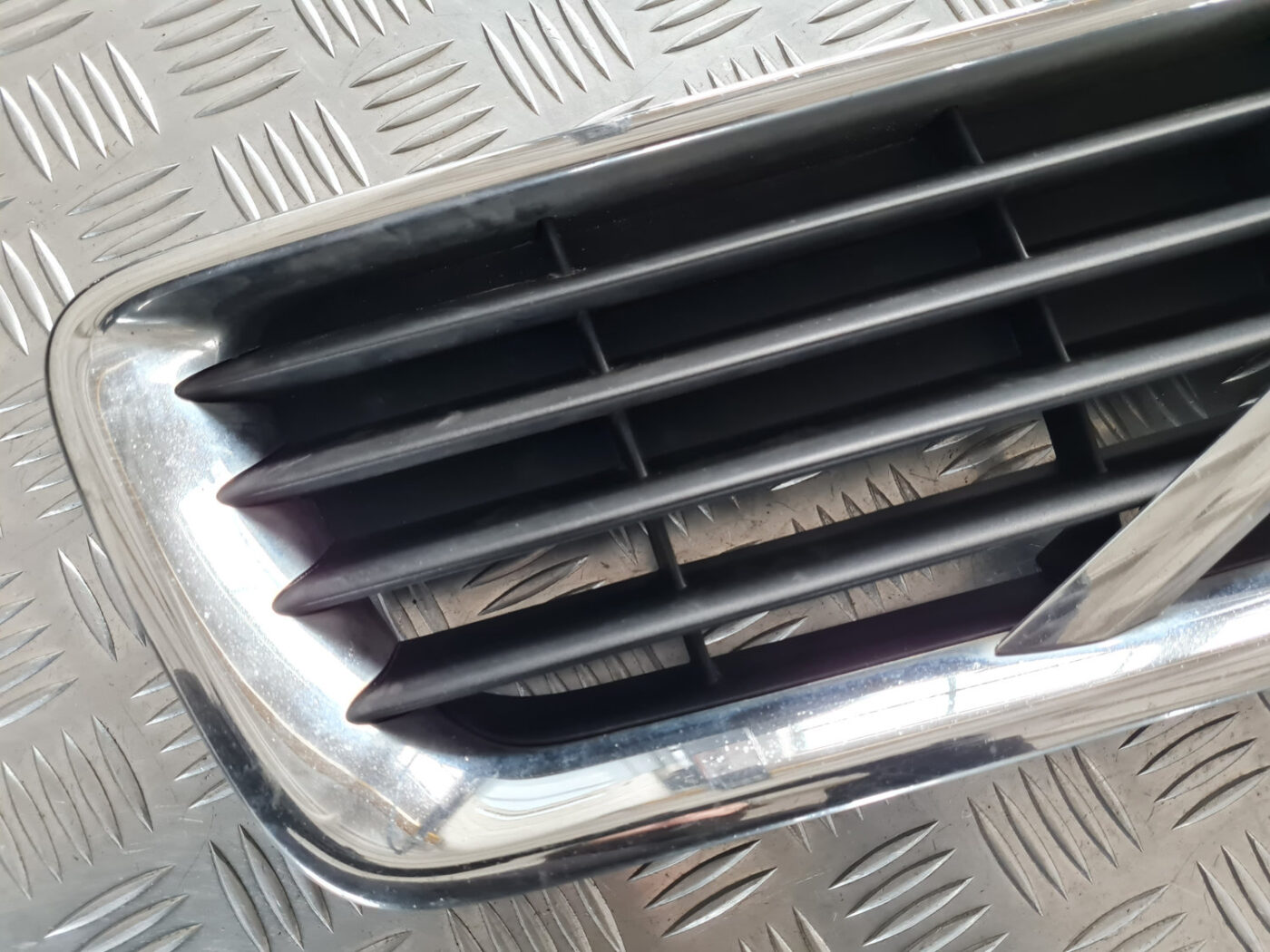 Bufera reste priekš VOLVO C30 2009