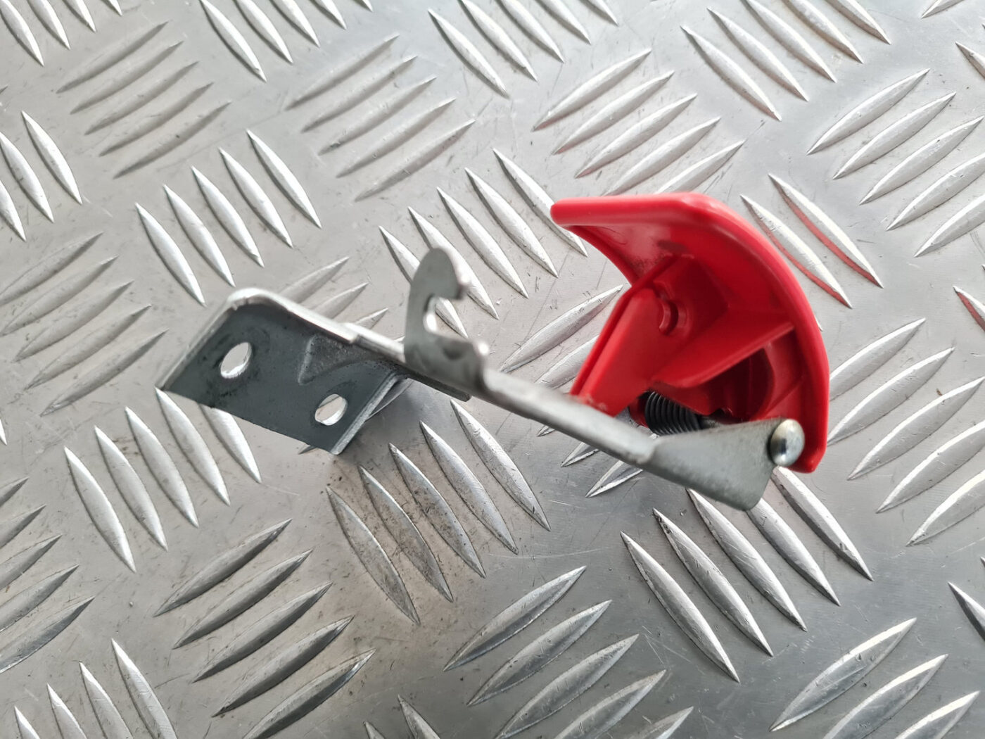 Pārsega atveršanas rokturis salonā priekš VOLVO C30 2009