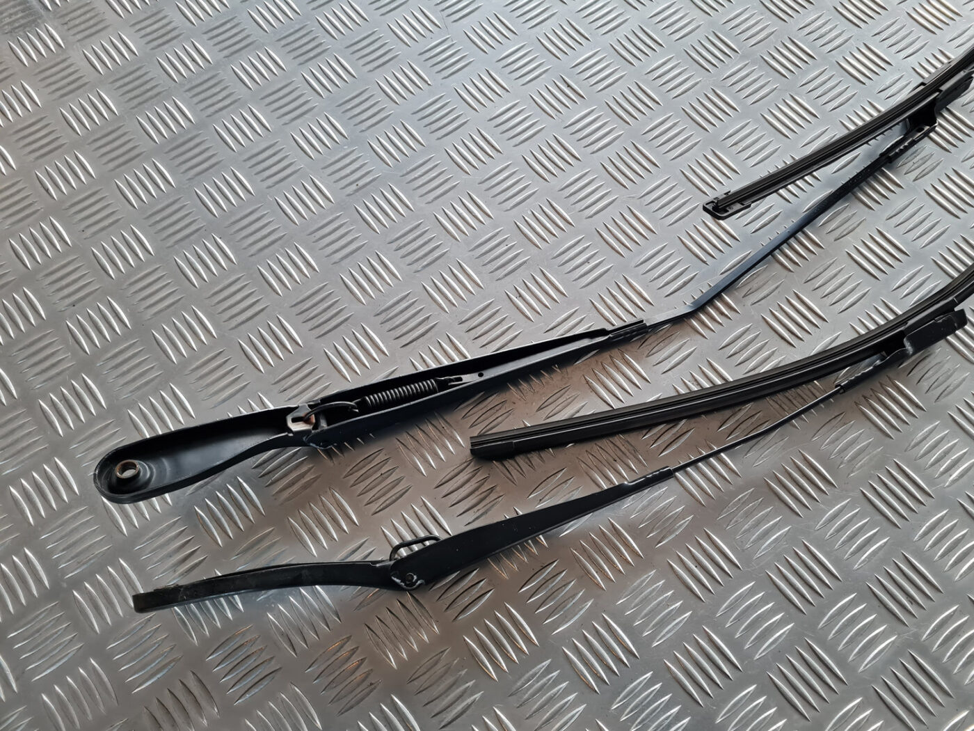 Vējstikla slotu turētāju komplekts priekš VOLVO C30 2009