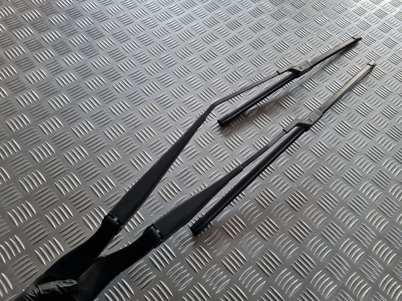 Vējstikla slotu turētāju komplekts priekš VOLVO C30 2009