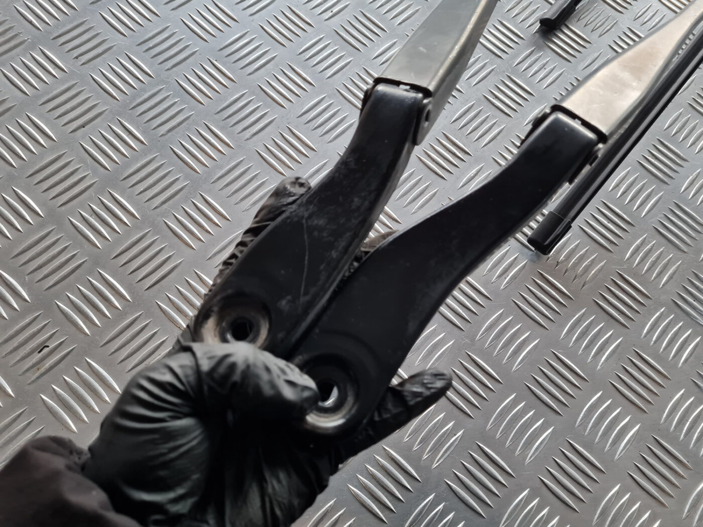 Vējstikla slotu turētāju komplekts priekš VOLVO C30 2009