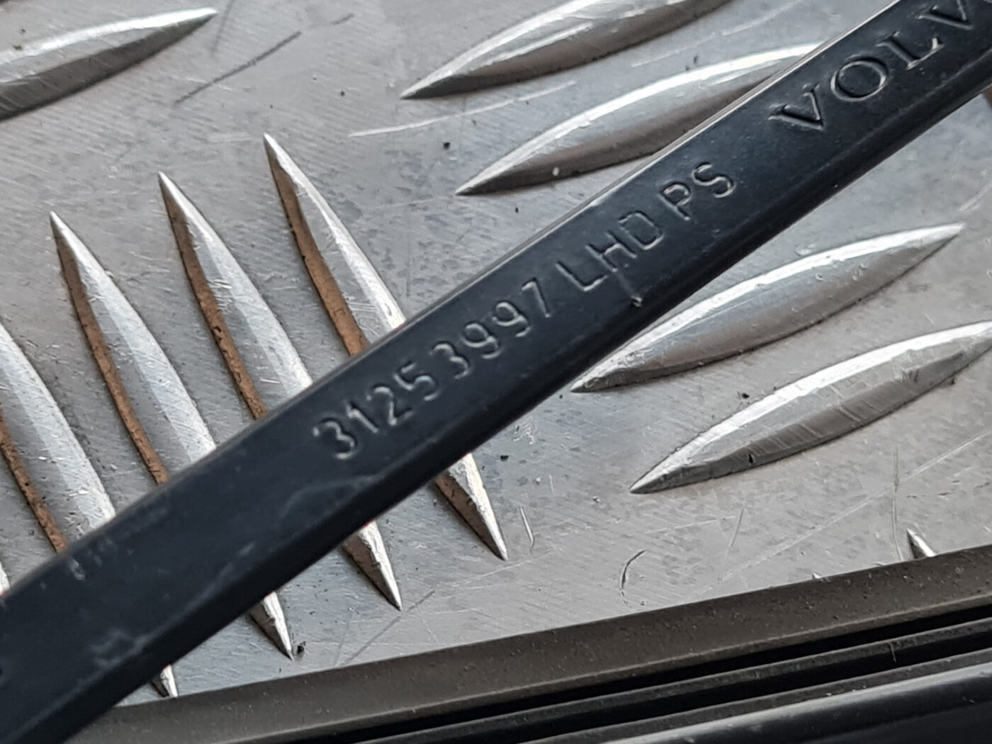 Vējstikla slotu turētāju komplekts priekš VOLVO C30 2009