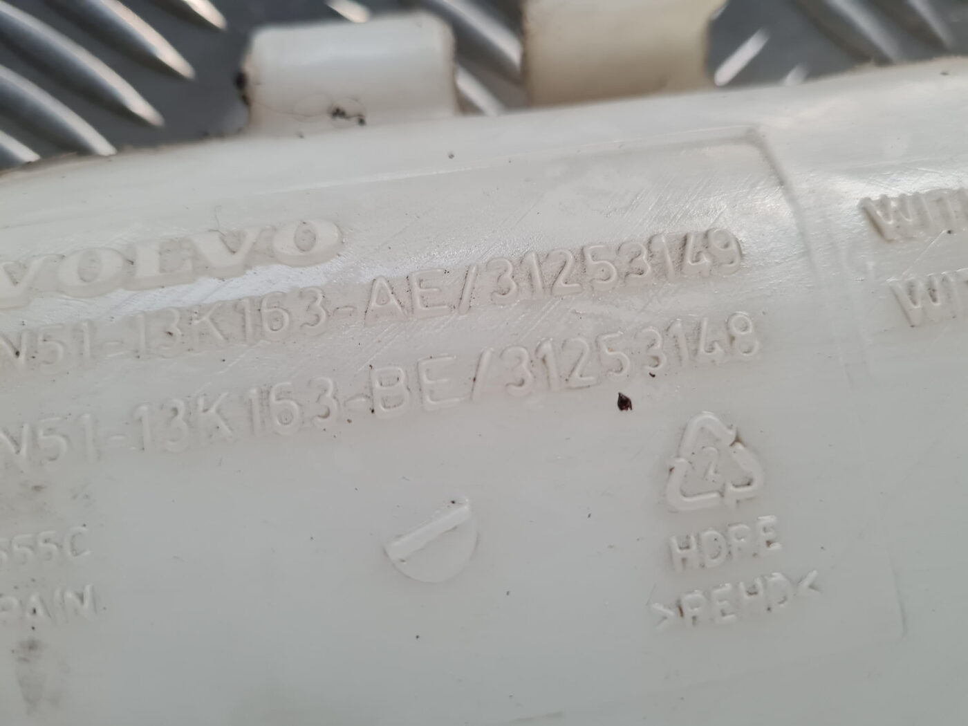 Mazgātāja šķidruma tvertne priekš VOLVO C30 2009 5 Mazgātāja šķidruma tvertne priekš VOLVO C30 2009