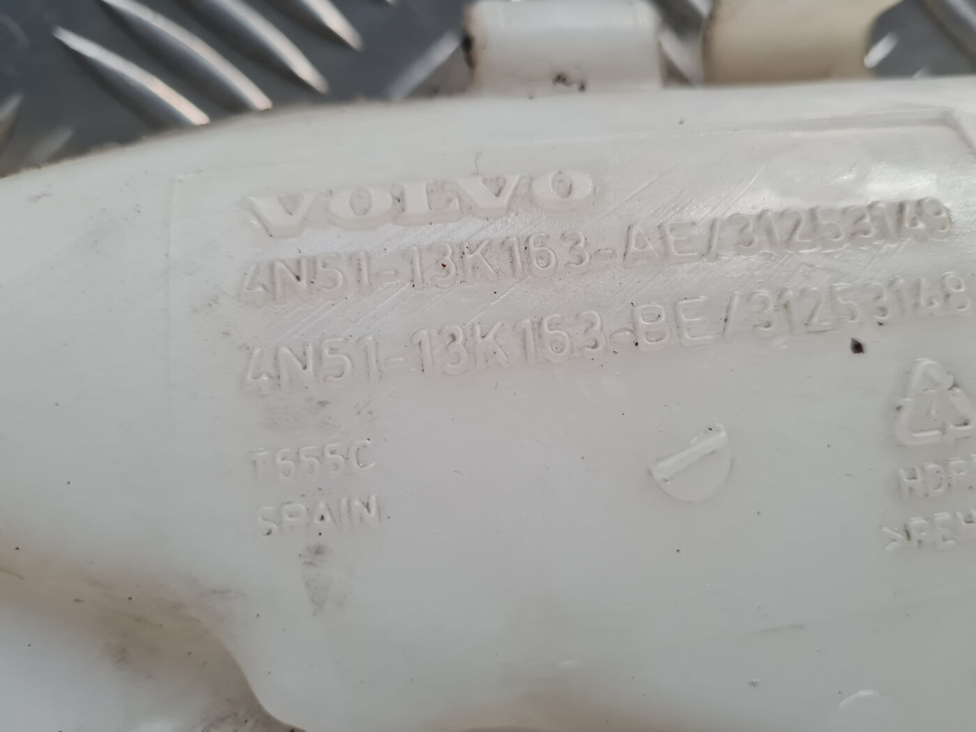 Mazgātāja šķidruma tvertne priekš VOLVO C30 2009 4 Mazgātāja šķidruma tvertne priekš VOLVO C30 2009