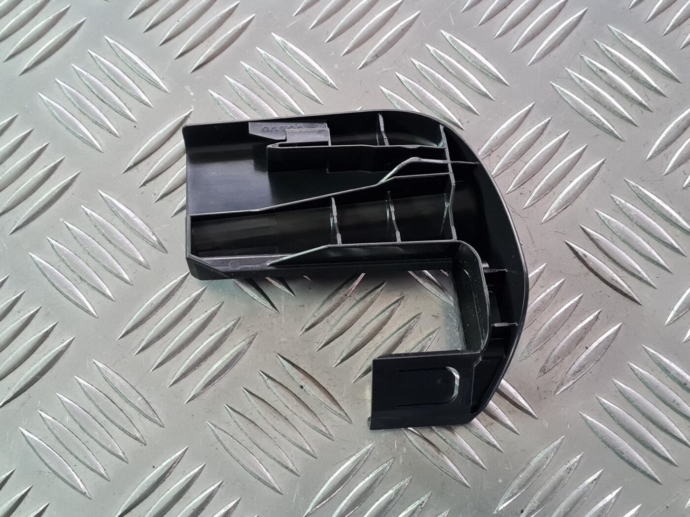 Priekšējā labā sēdekļa sliežu apdare priekš VOLVO C30 2009 2 Priekšējā labā sēdekļa sliežu apdare priekš VOLVO C30 2009