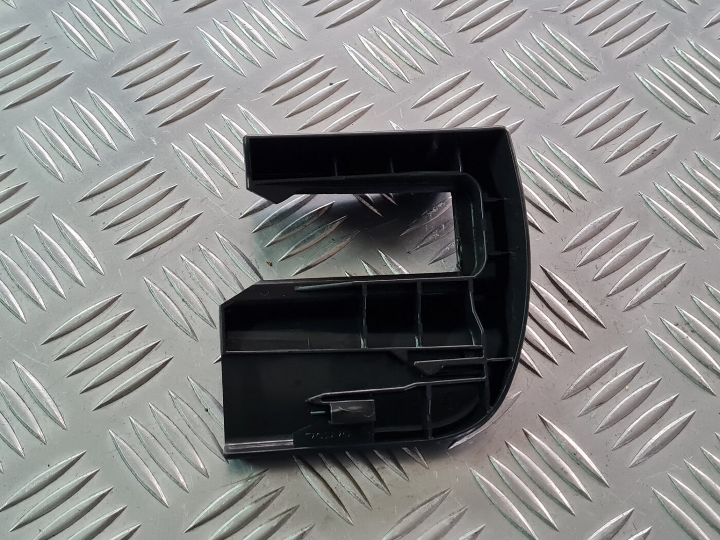 Priekšējā labā sēdekļa sliežu apdare priekš VOLVO C30 2009 2 Priekšējā labā sēdekļa sliežu apdare priekš VOLVO C30 2009