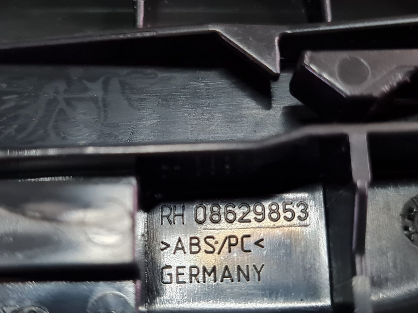 Priekšējā labā sēdekļa sliežu apdare priekš VOLVO C30 2009 3 Priekšējā labā sēdekļa sliežu apdare priekš VOLVO C30 2009