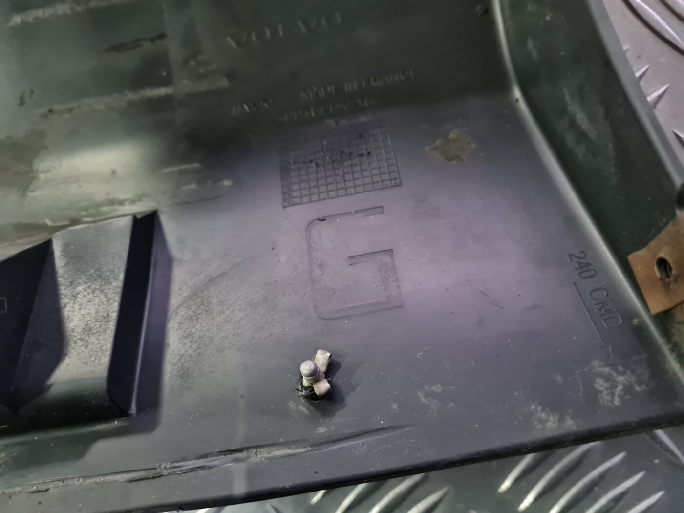 Ārēja sliekšņa uzlikas daļa priekš VOLVO C30 2009