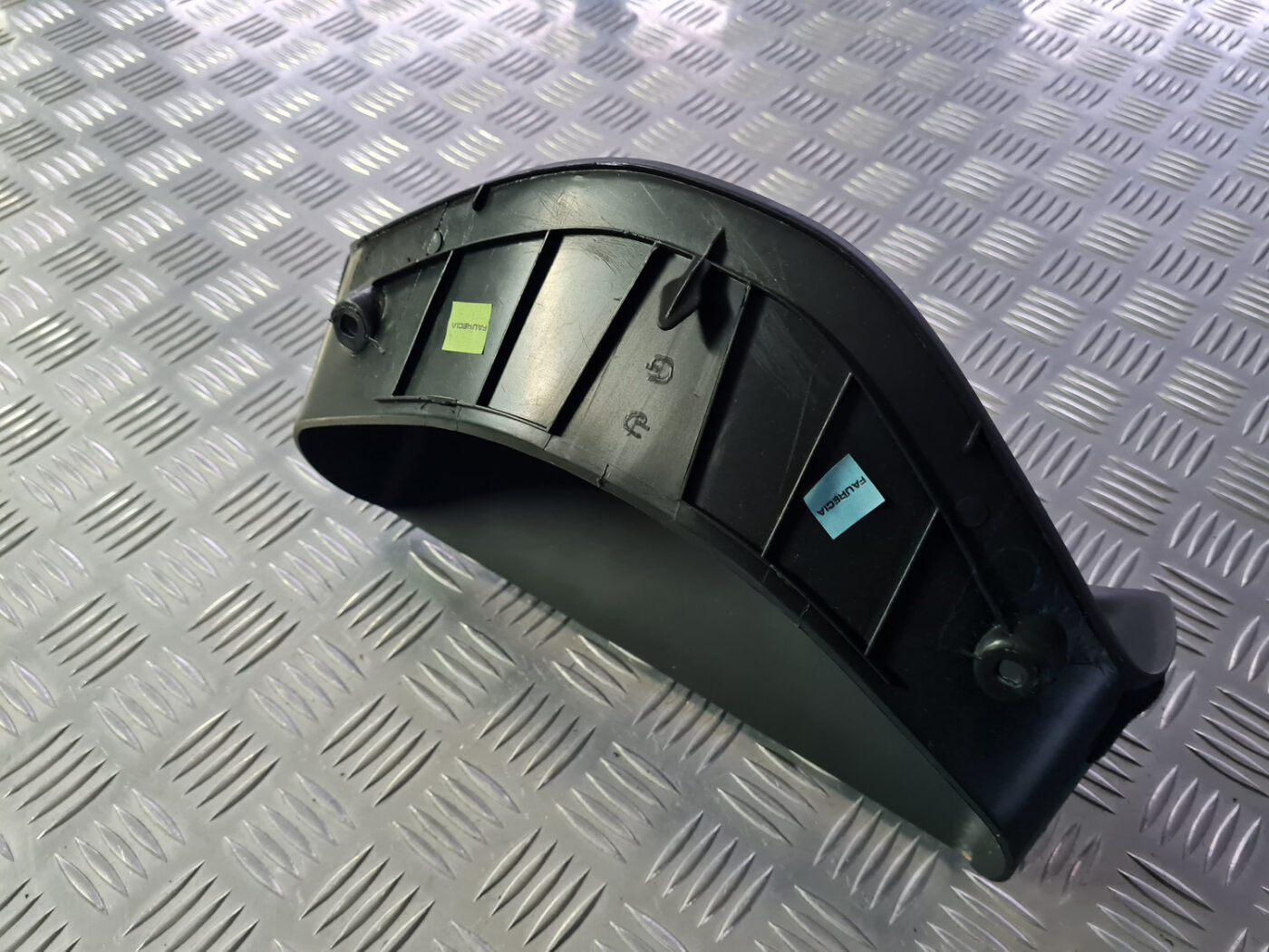 Spidometra apdare priekš VOLVO C30 2009 4 Spidometra apdare priekš VOLVO C30 2009