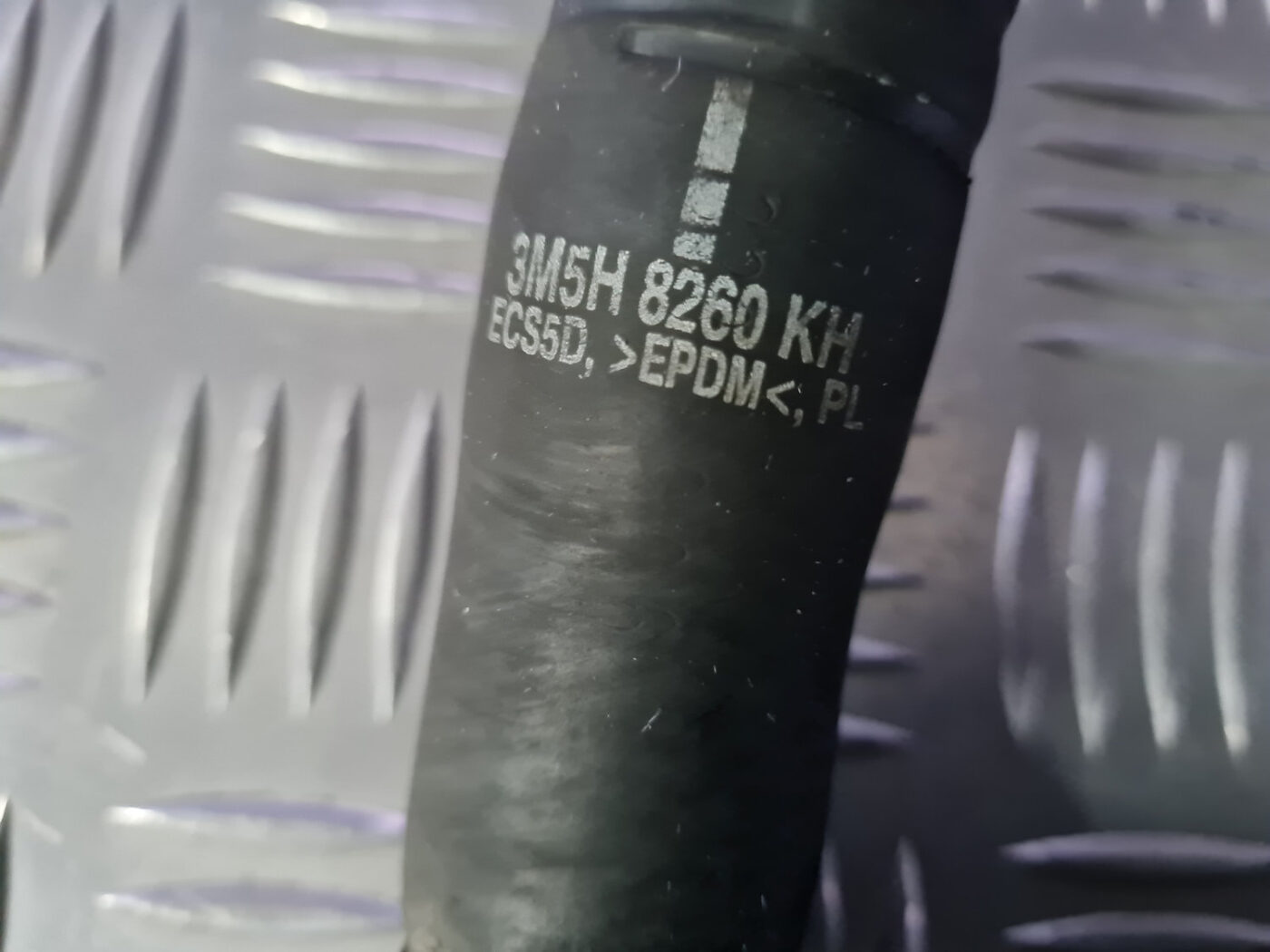 Dzesēšanas caurule priekš VOLVO C30 2009 3 Dzesēšanas caurule priekš VOLVO C30 2009