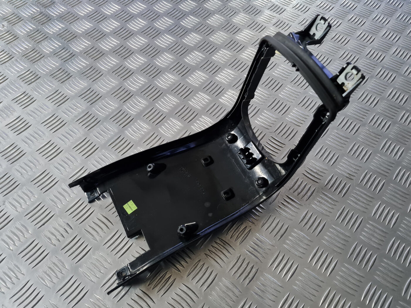 Centrālās konsoles iekšējā plastmasa priekš VOLVO C30 2009 4 Centrālās konsoles iekšējā plastmasa priekš VOLVO C30 2009