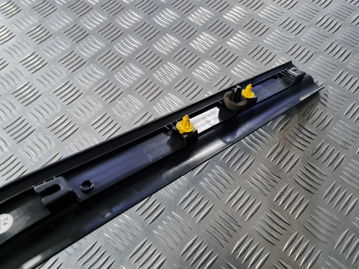 Sliekšņa priekšēja laba uzlika (salonā) priekš VOLVO C30 2009 5 Sliekšņa priekšēja laba uzlika (salonā) priekš VOLVO C30 2009