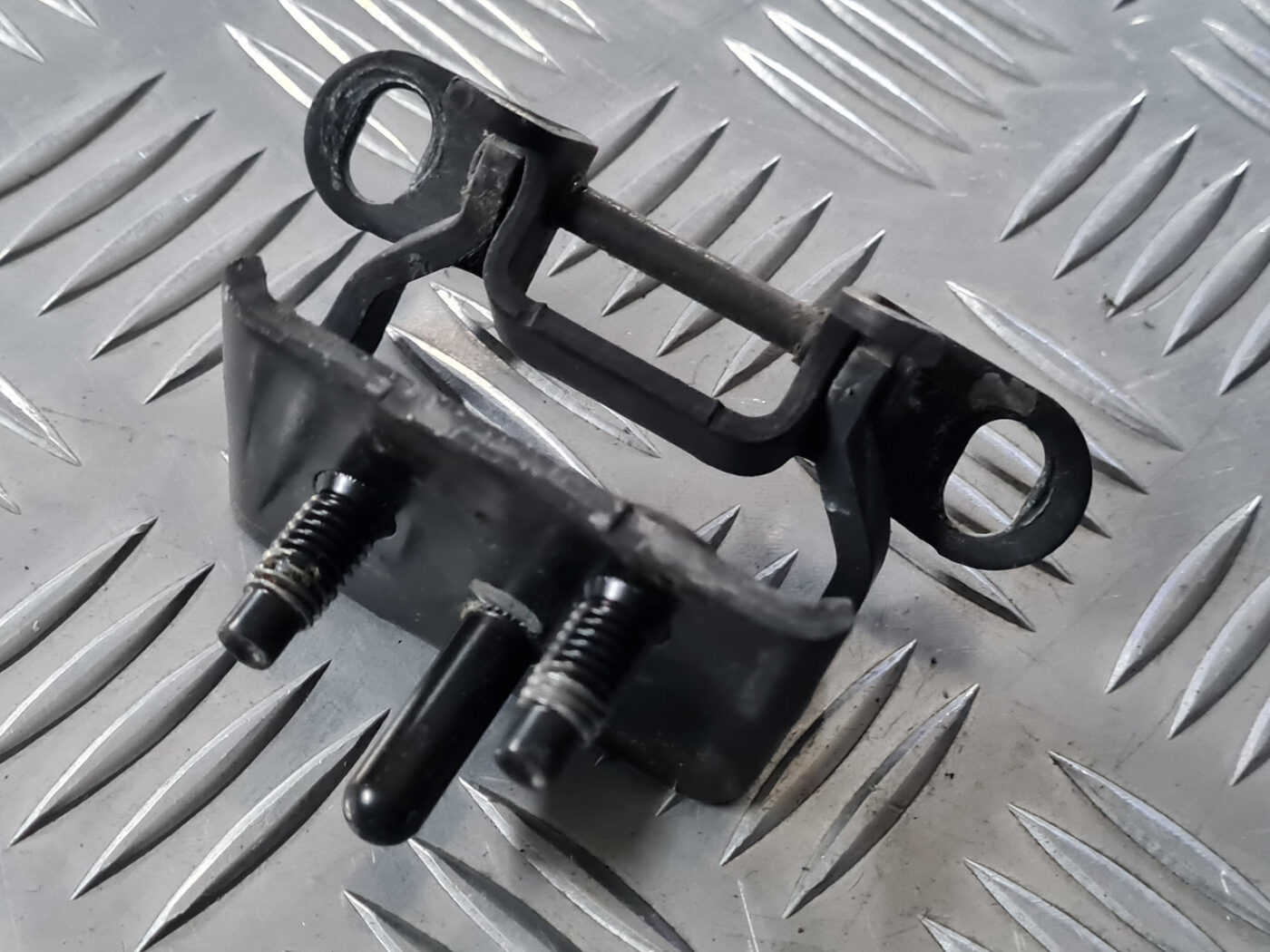 Bagažnieka vāka eņģe priekš VOLVO C30 2009