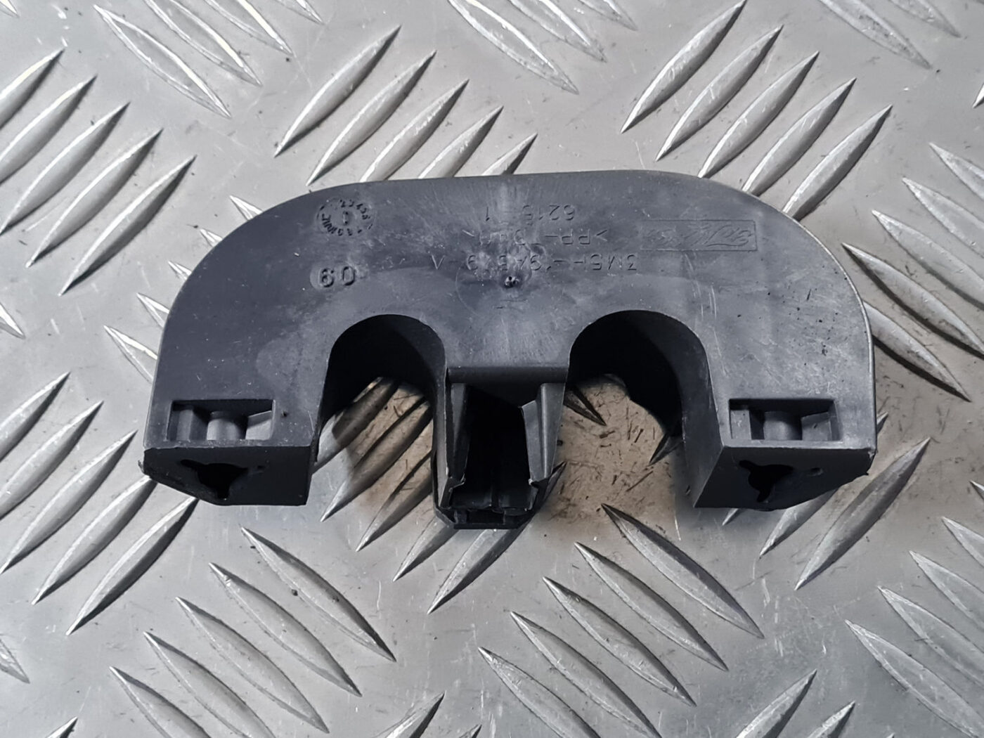 Salona plastmasa priekš VOLVO C30 2009 2 Salona plastmasa priekš VOLVO C30 2009