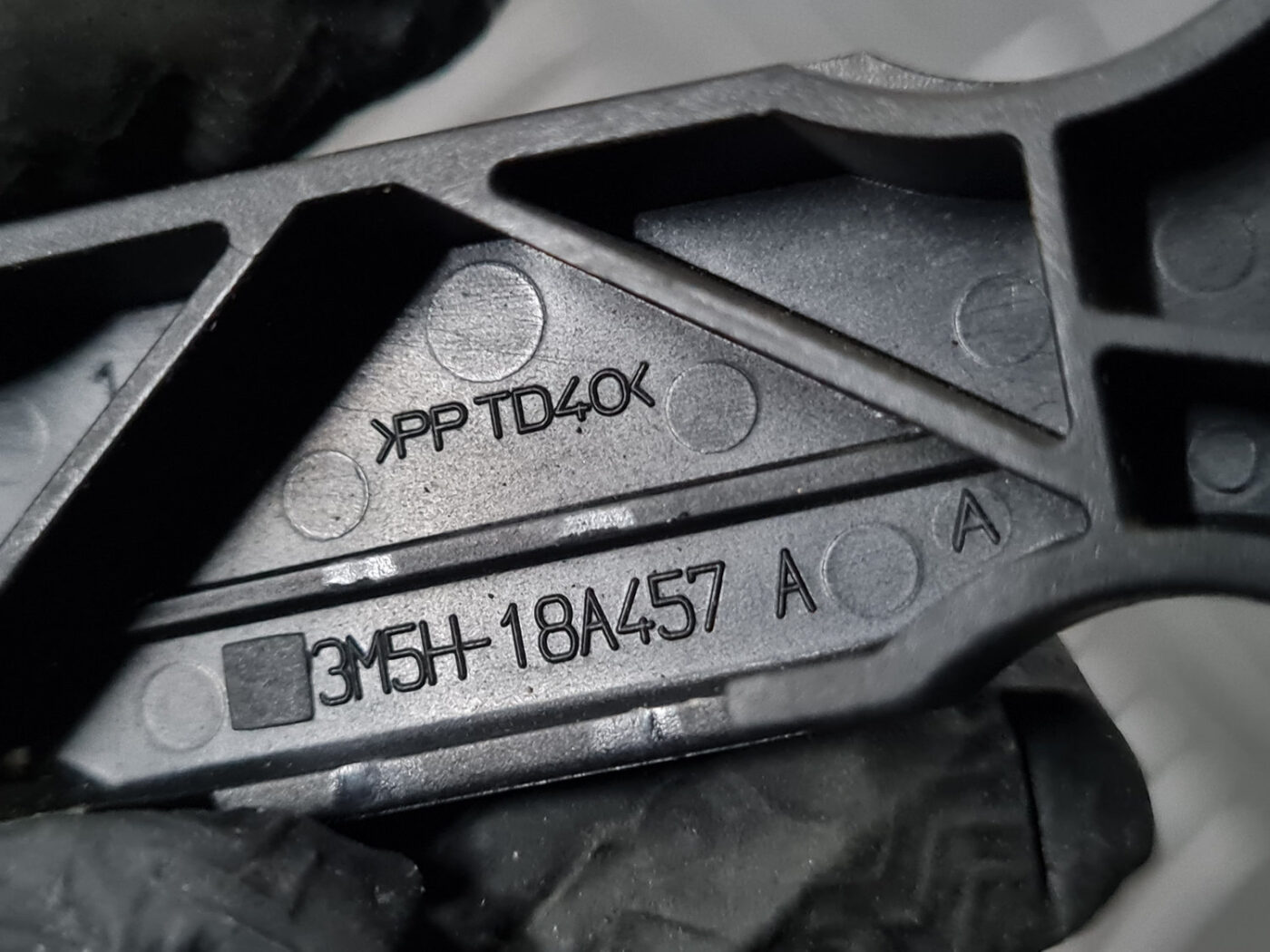 Salona plastmasa priekš VOLVO C30 2009 3 Salona plastmasa priekš VOLVO C30 2009