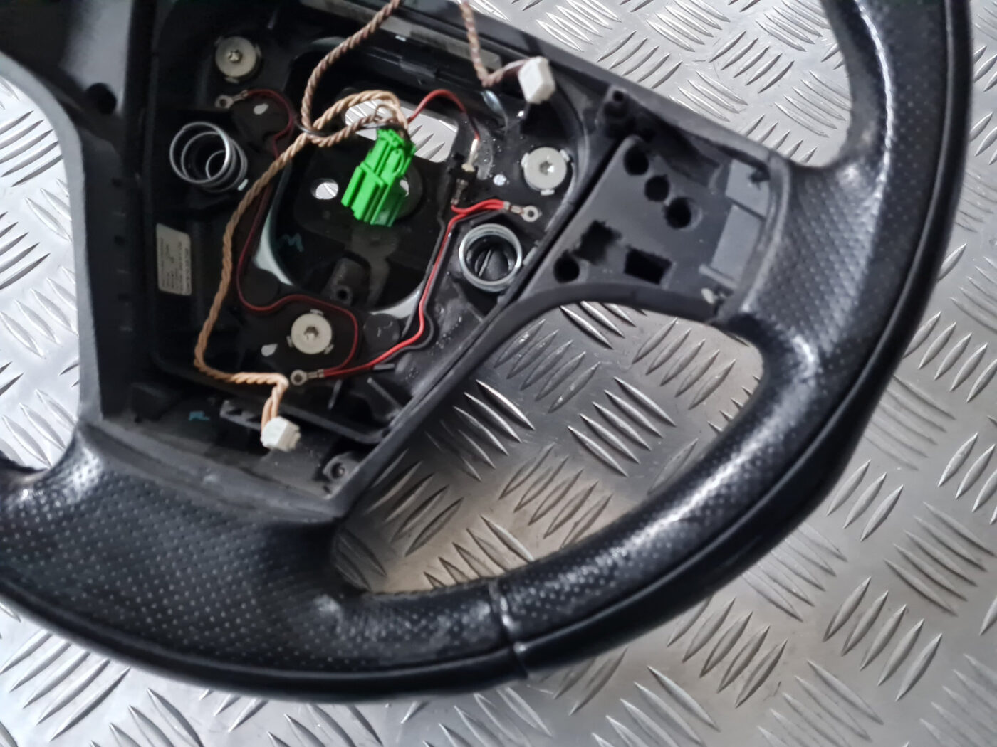 Stūre priekš VOLVO C30 2009 2 Stūre priekš VOLVO C30 2009