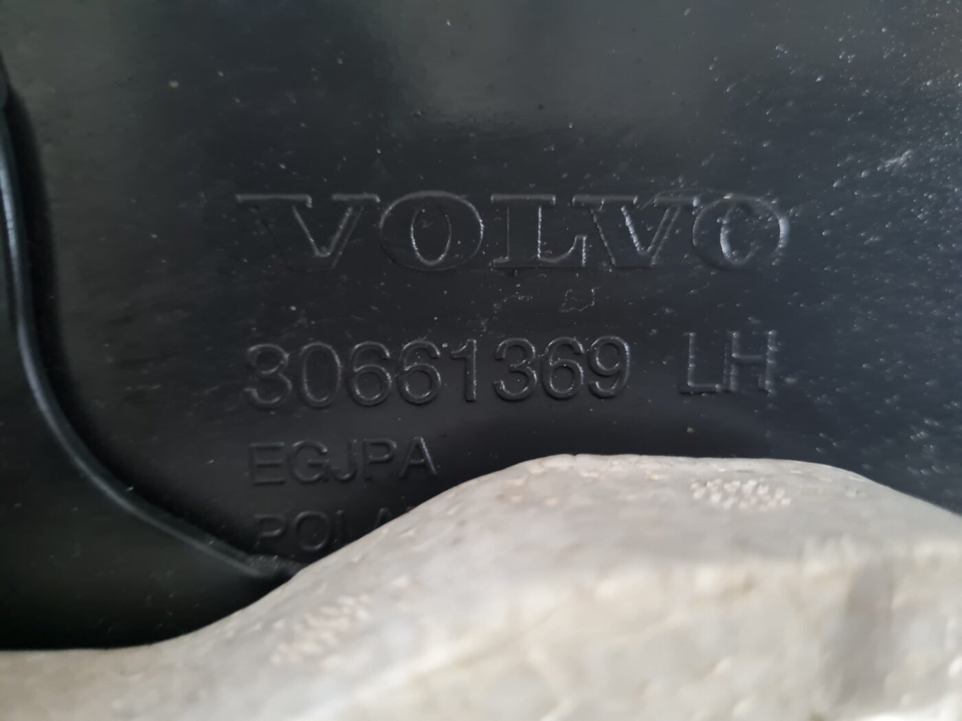 Priekšējo kreiso durvju apdare priekš VOLVO C30 2009