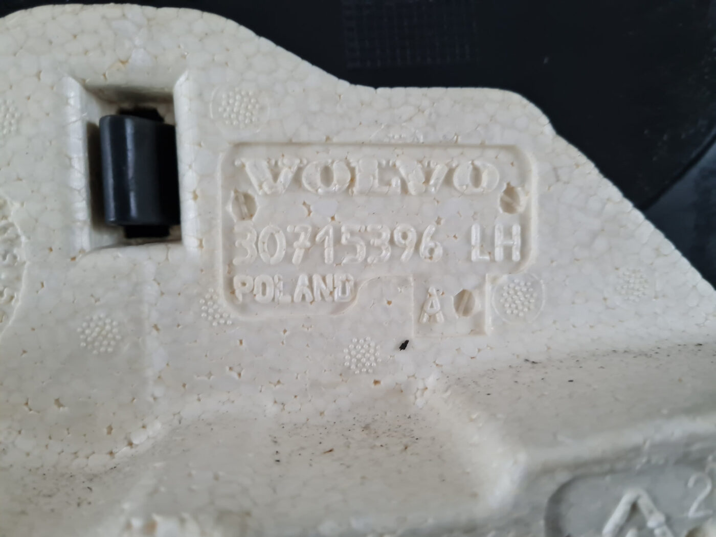 Priekšējo kreiso durvju apdare priekš VOLVO C30 2009