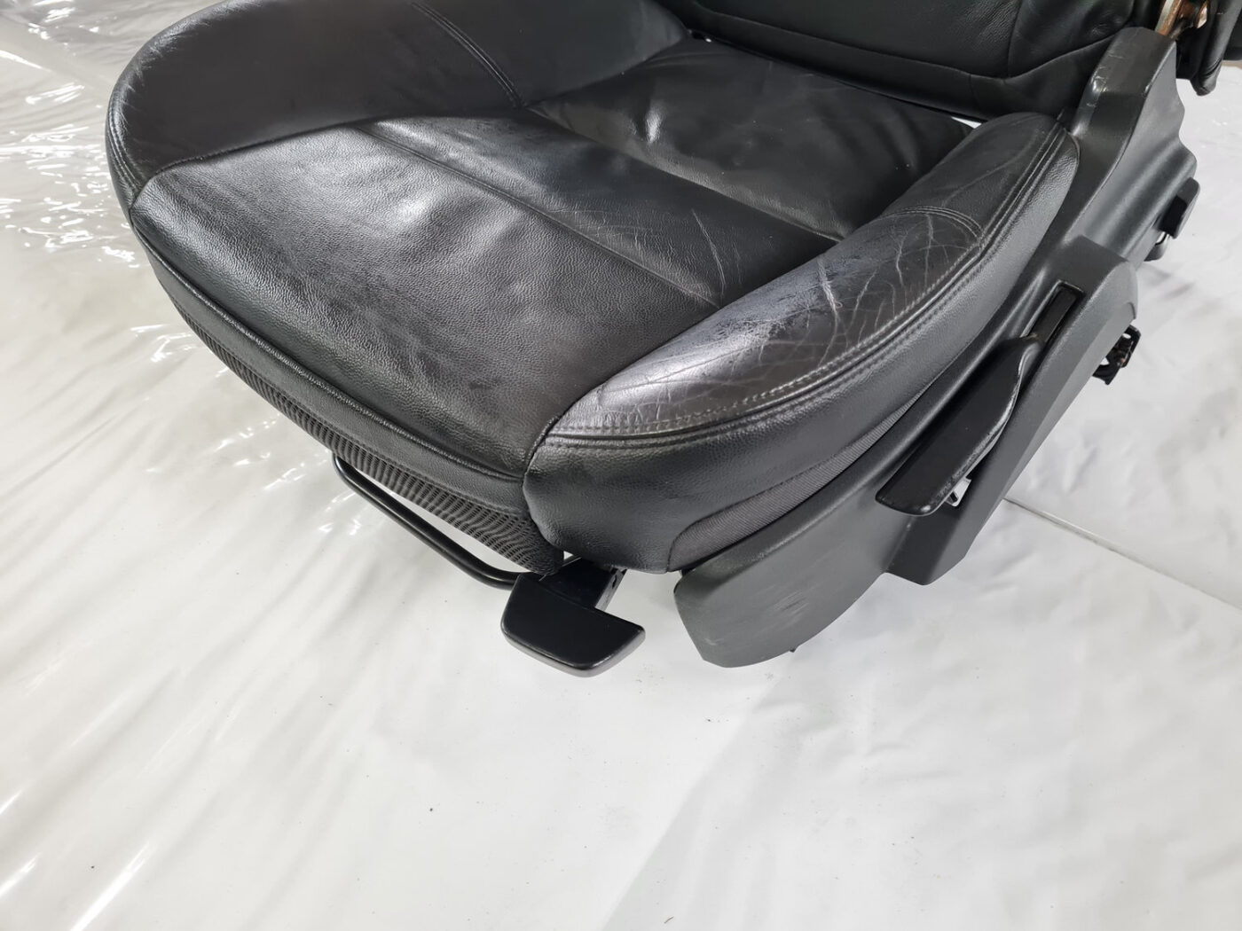 Priekšējais kreisais sēdeklis priekš VOLVO C30 2009 13 Priekšējais kreisais sēdeklis priekš VOLVO C30 2009