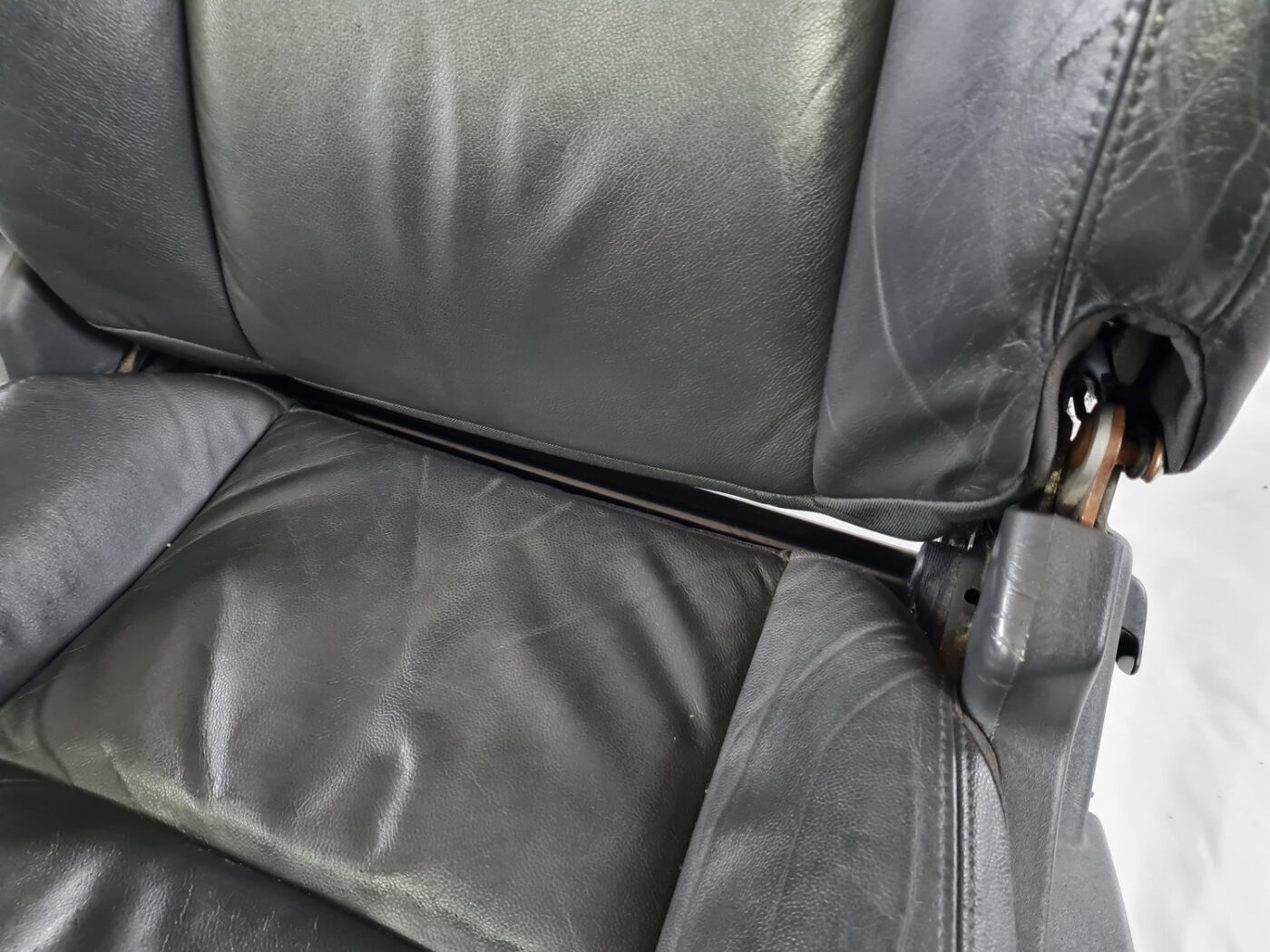 Priekšējais kreisais sēdeklis priekš VOLVO C30 2009 11 Priekšējais kreisais sēdeklis priekš VOLVO C30 2009