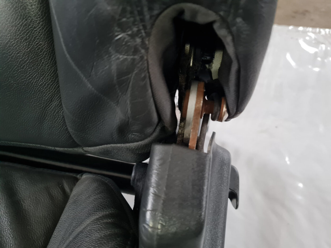 Priekšējais kreisais sēdeklis priekš VOLVO C30 2009 10 Priekšējais kreisais sēdeklis priekš VOLVO C30 2009