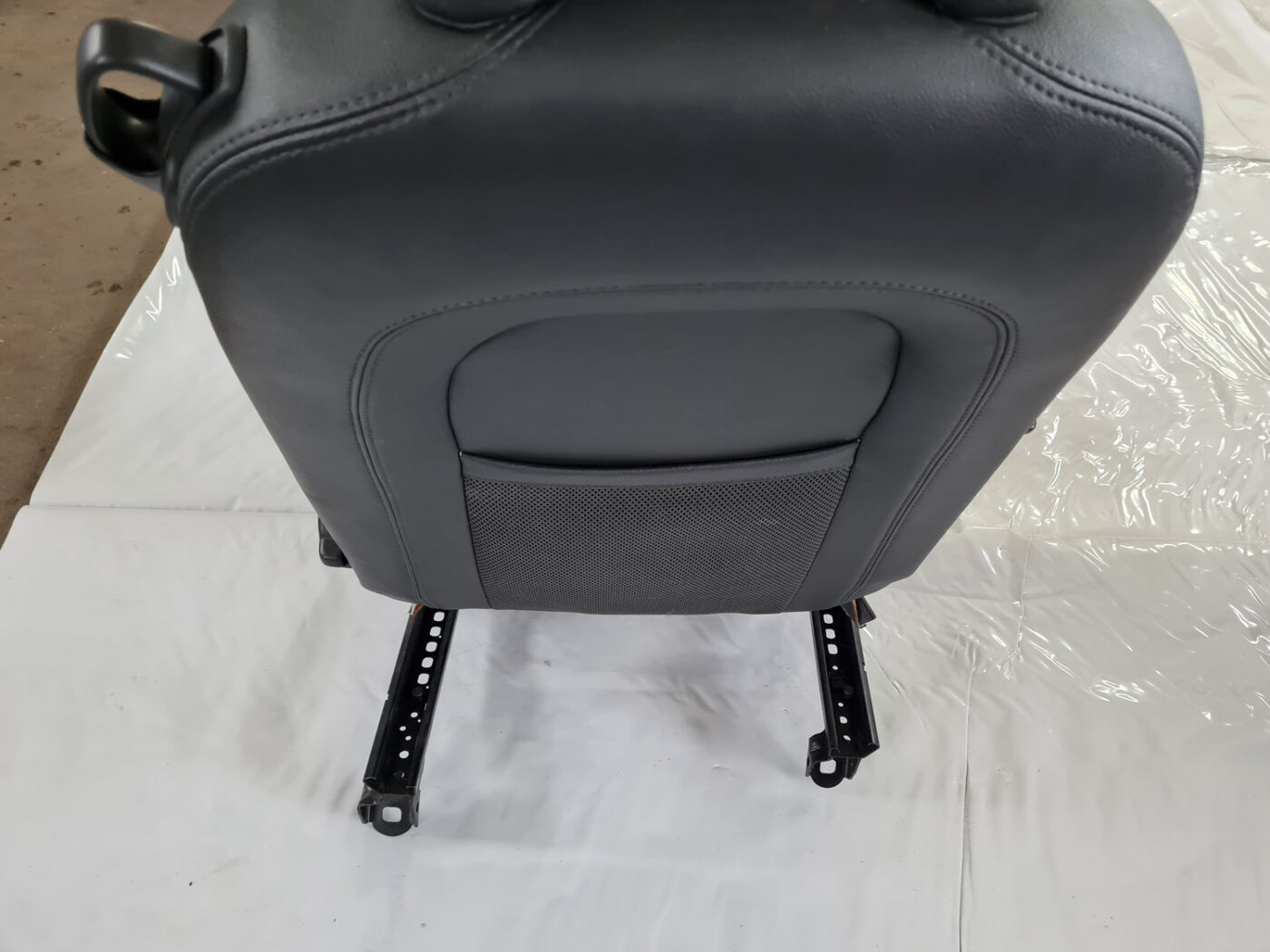 Priekšējais kreisais sēdeklis priekš VOLVO C30 2009 5 Priekšējais kreisais sēdeklis priekš VOLVO C30 2009