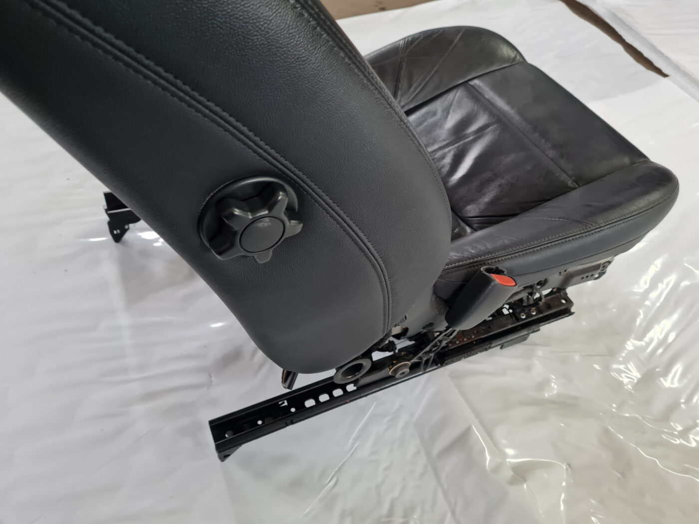 Priekšējais kreisais sēdeklis priekš VOLVO C30 2009 4 Priekšējais kreisais sēdeklis priekš VOLVO C30 2009