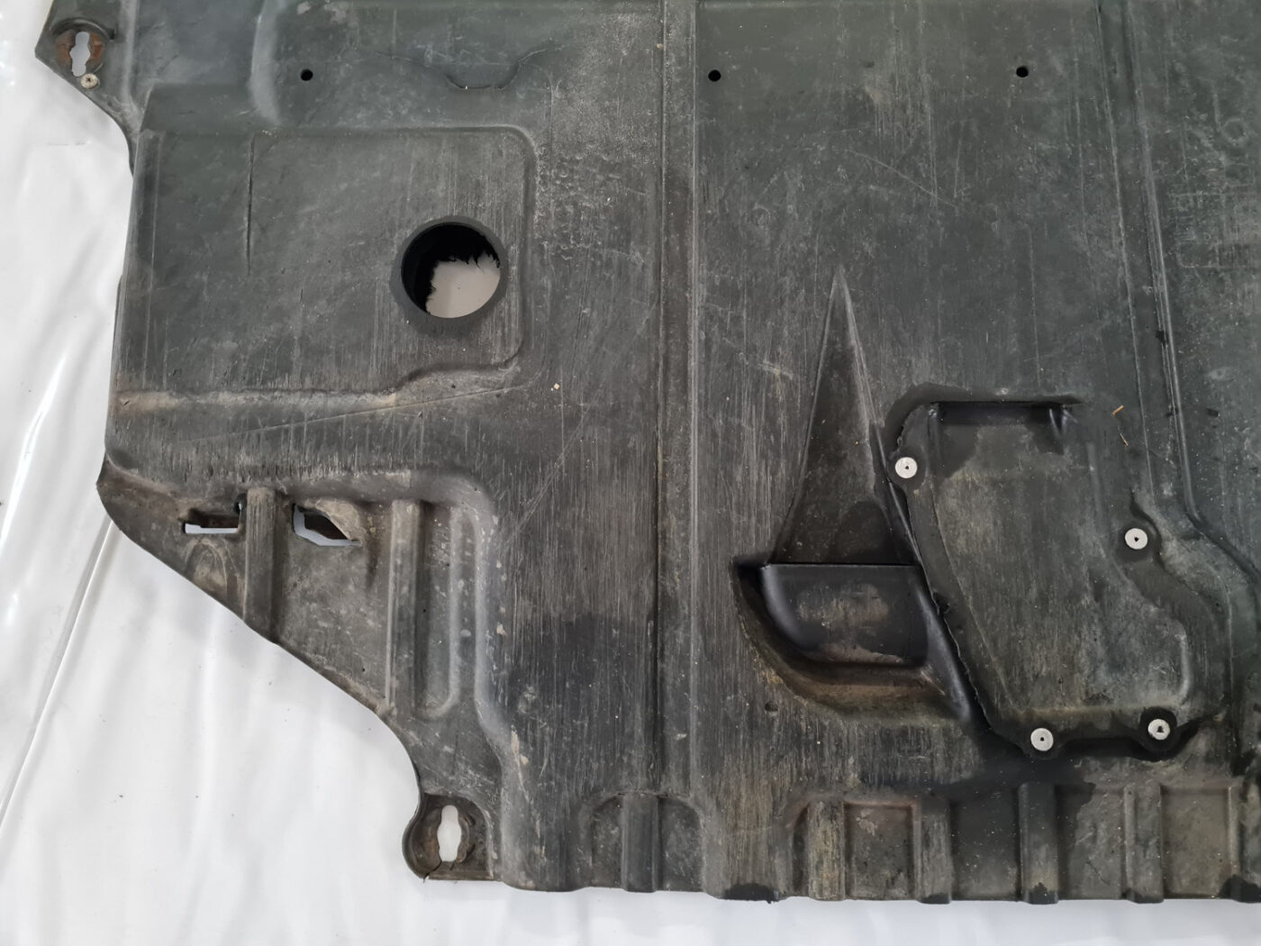 Dzinēja aizsargs priekš VOLVO C30 2009 12 Dzinēja aizsargs priekš VOLVO C30 2009