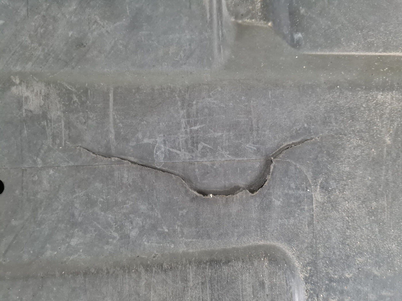 Dzinēja aizsargs priekš VOLVO C30 2009 10 Dzinēja aizsargs priekš VOLVO C30 2009