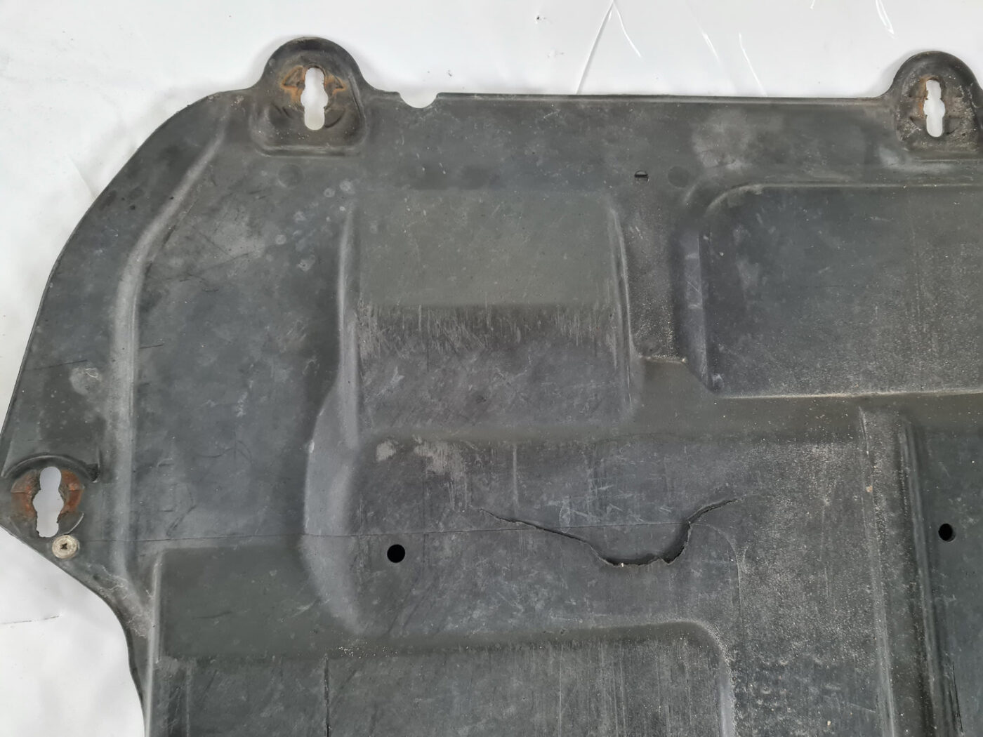 Dzinēja aizsargs priekš VOLVO C30 2009 9 Dzinēja aizsargs priekš VOLVO C30 2009