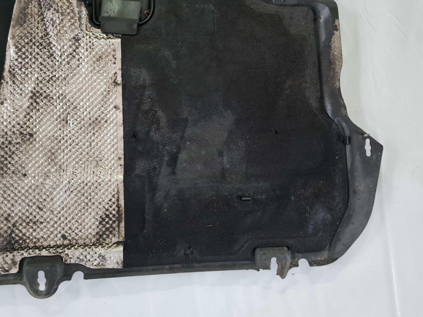 Dzinēja aizsargs priekš VOLVO C30 2009 6 Dzinēja aizsargs priekš VOLVO C30 2009