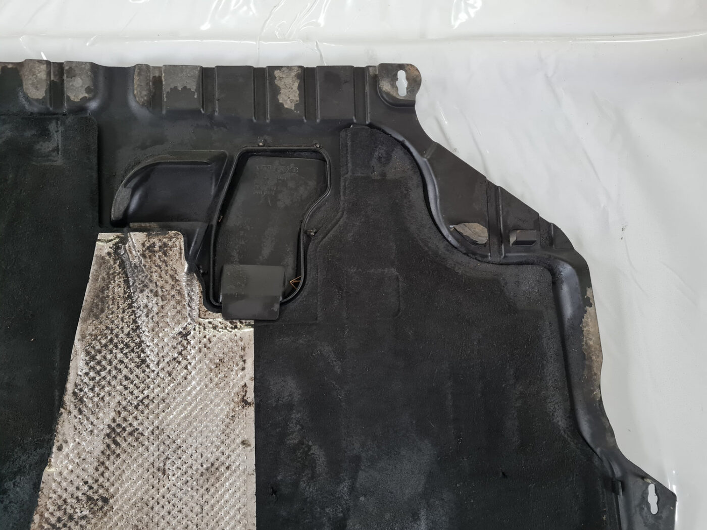 Dzinēja aizsargs priekš VOLVO C30 2009 5 Dzinēja aizsargs priekš VOLVO C30 2009