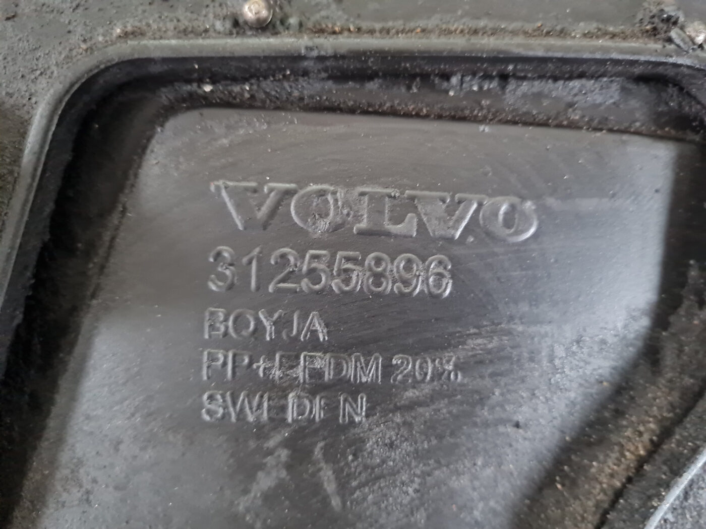 Dzinēja aizsargs priekš VOLVO C30 2009 3 Dzinēja aizsargs priekš VOLVO C30 2009