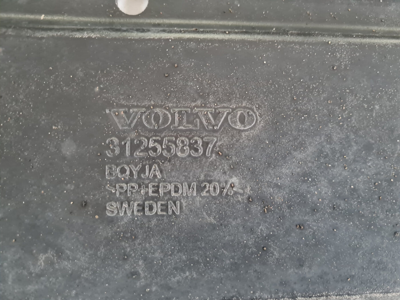 Virsbūves apakšējais aizsargs priekš VOLVO C30 2009