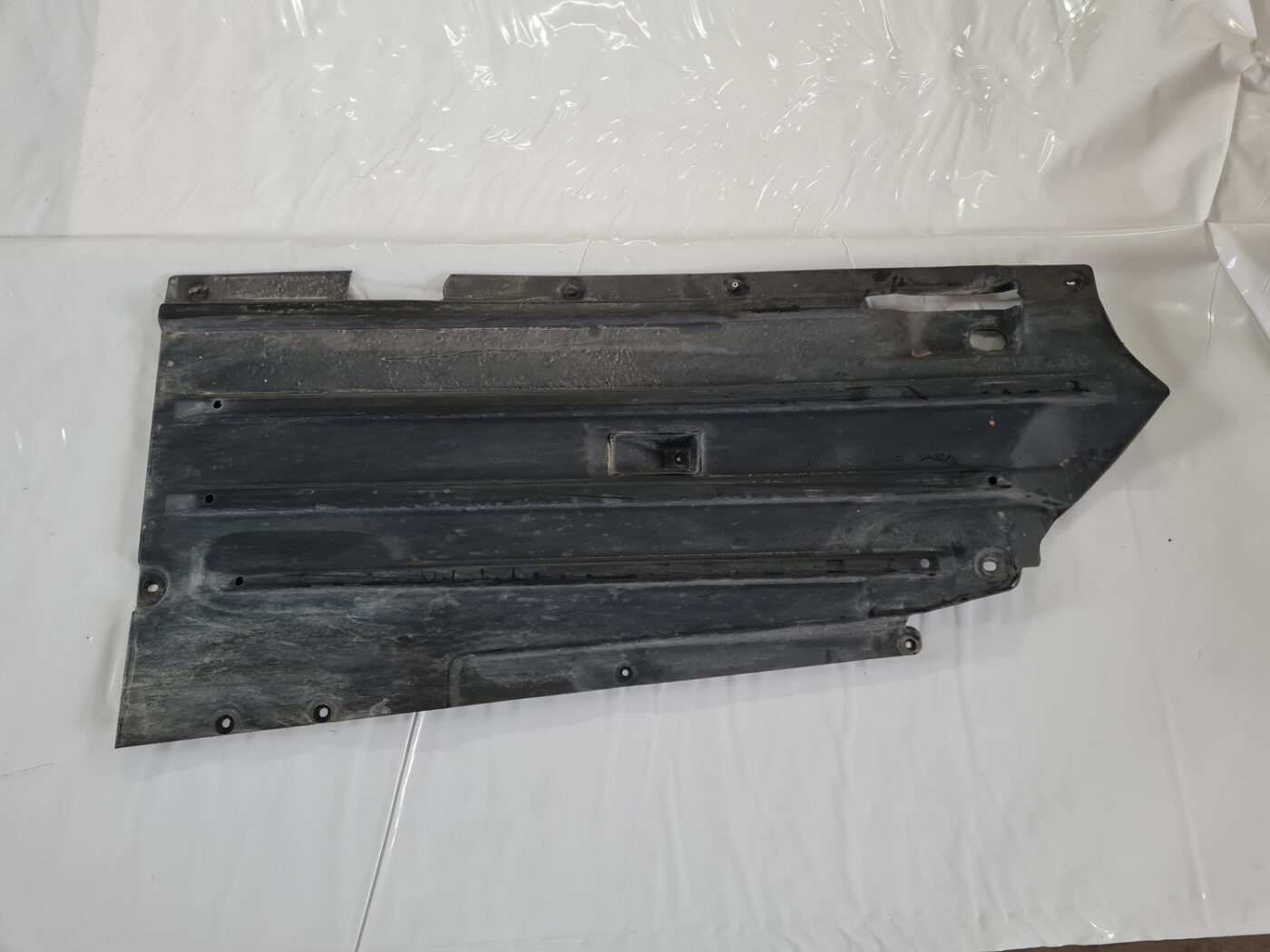 Virsbūves apakšējais aizsargs priekš VOLVO C30 2009