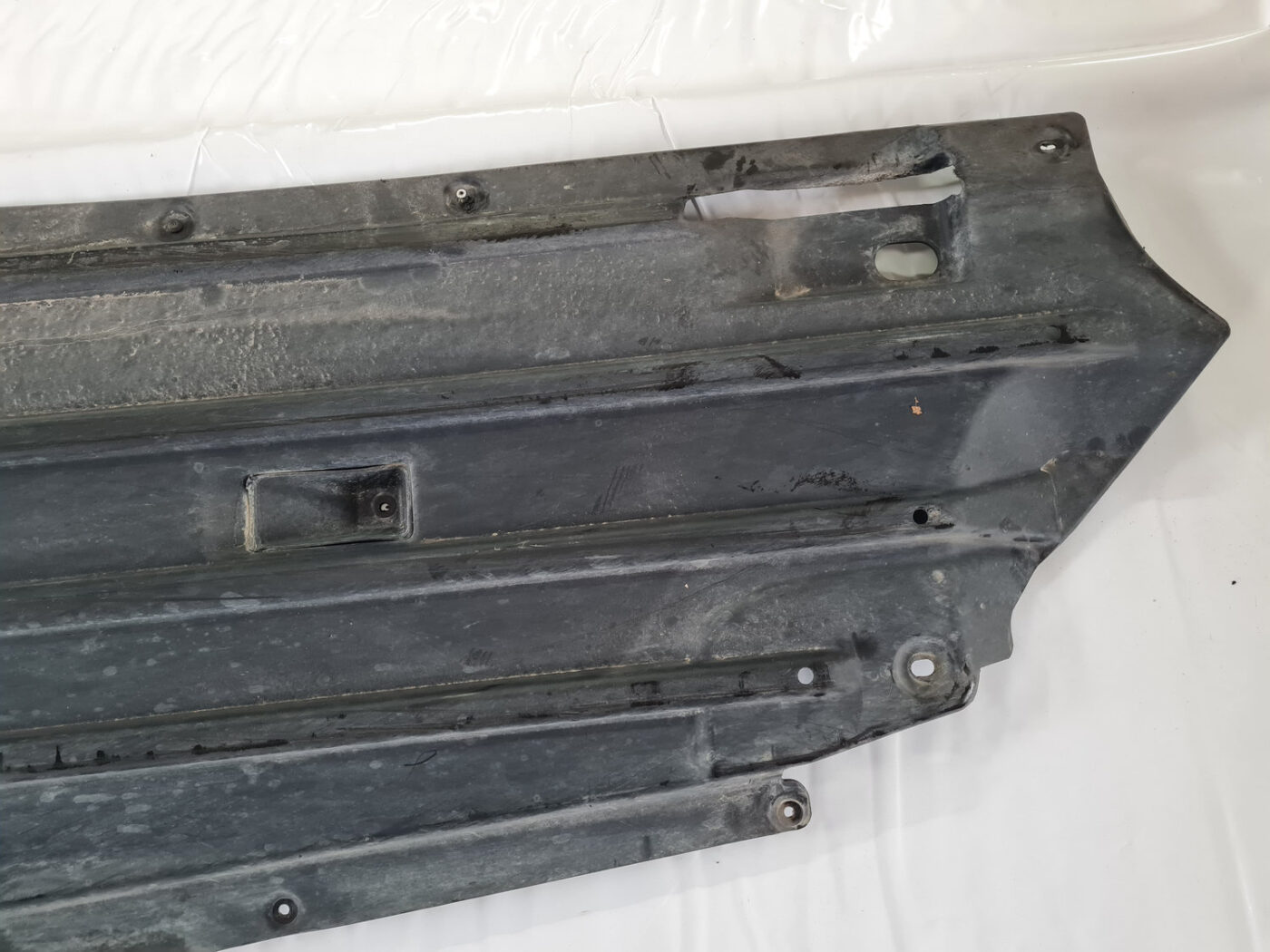 Virsbūves apakšējais aizsargs priekš VOLVO C30 2009