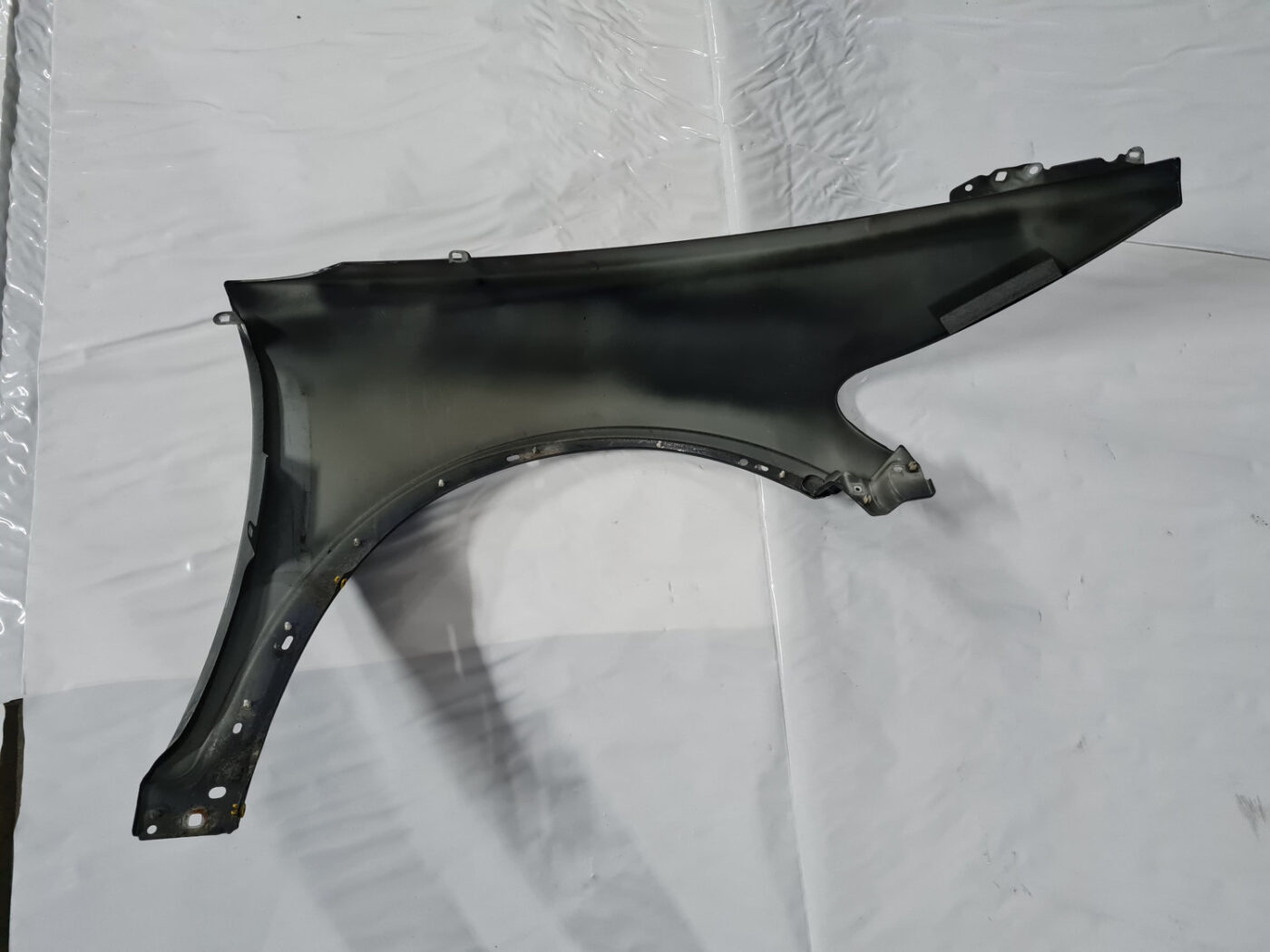 Priekšējais kreisais spārns priekš VOLVO C30 2009 10 Priekšējais kreisais spārns priekš VOLVO C30 2009