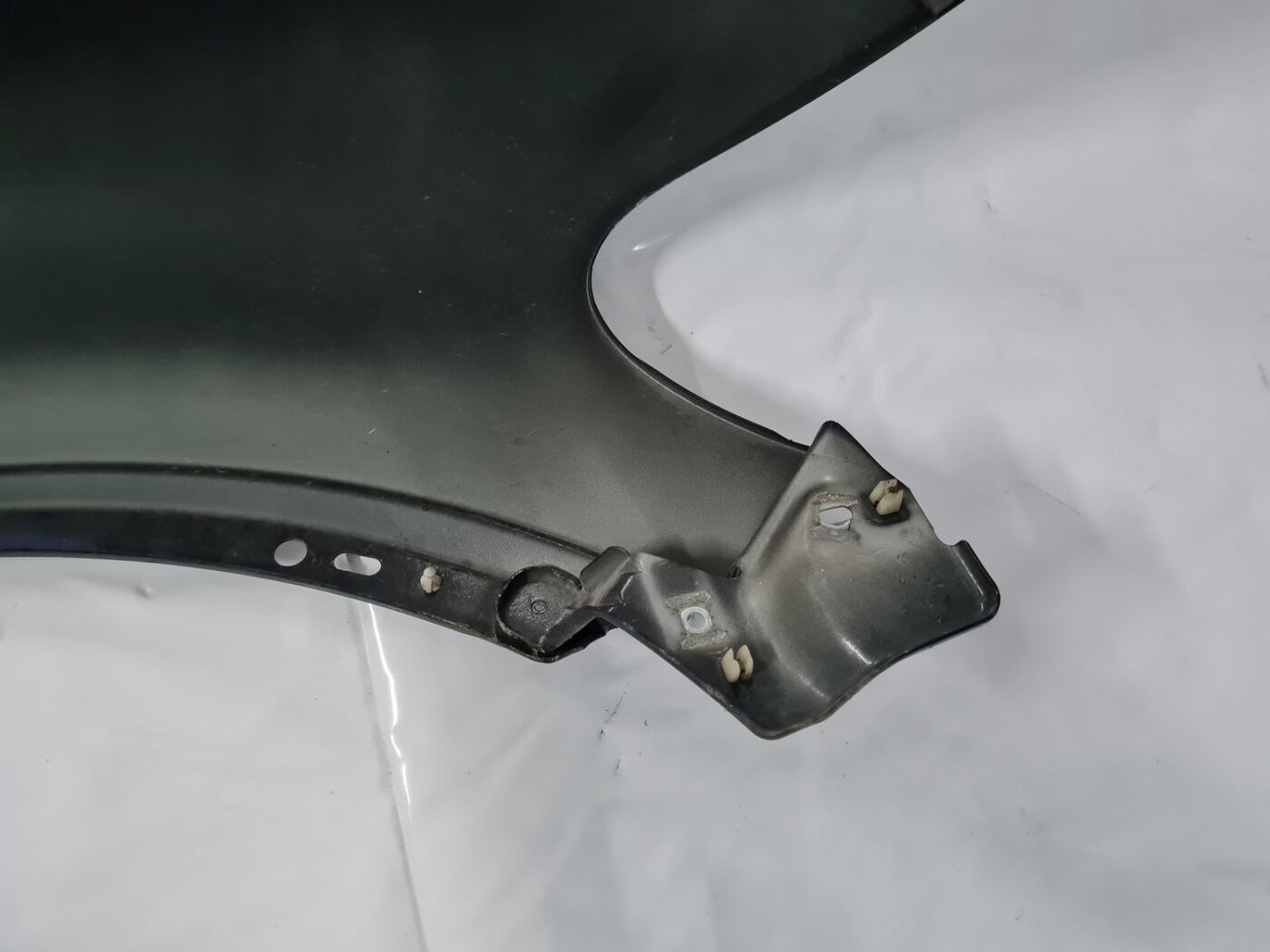 Priekšējais kreisais spārns priekš VOLVO C30 2009 4 Priekšējais kreisais spārns priekš VOLVO C30 2009