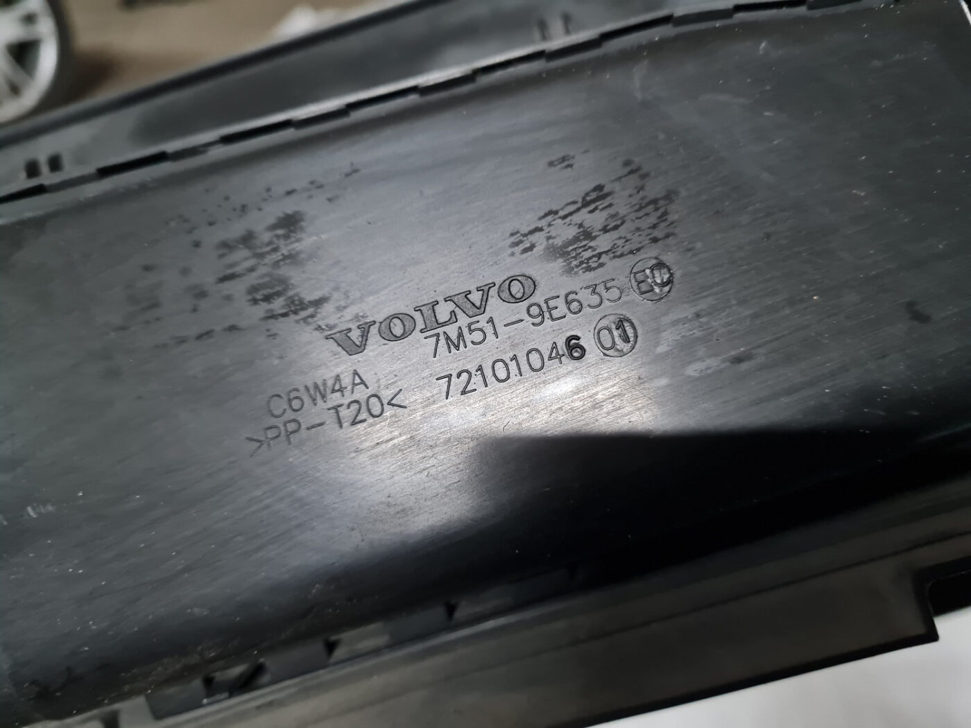 Ieplūdes gaisa deflektors/Difuzors priekš VOLVO C30 2009