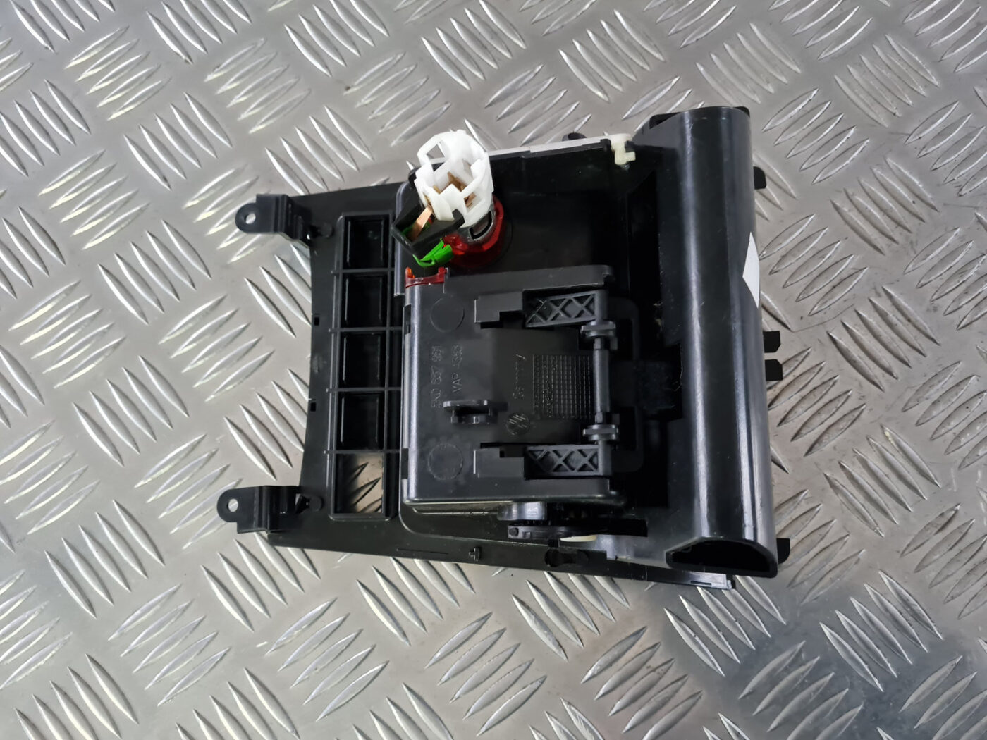 Pelnu trauks priekš VW GOLF 6 2011 6 Pelnu trauks priekš VW GOLF 6 2011