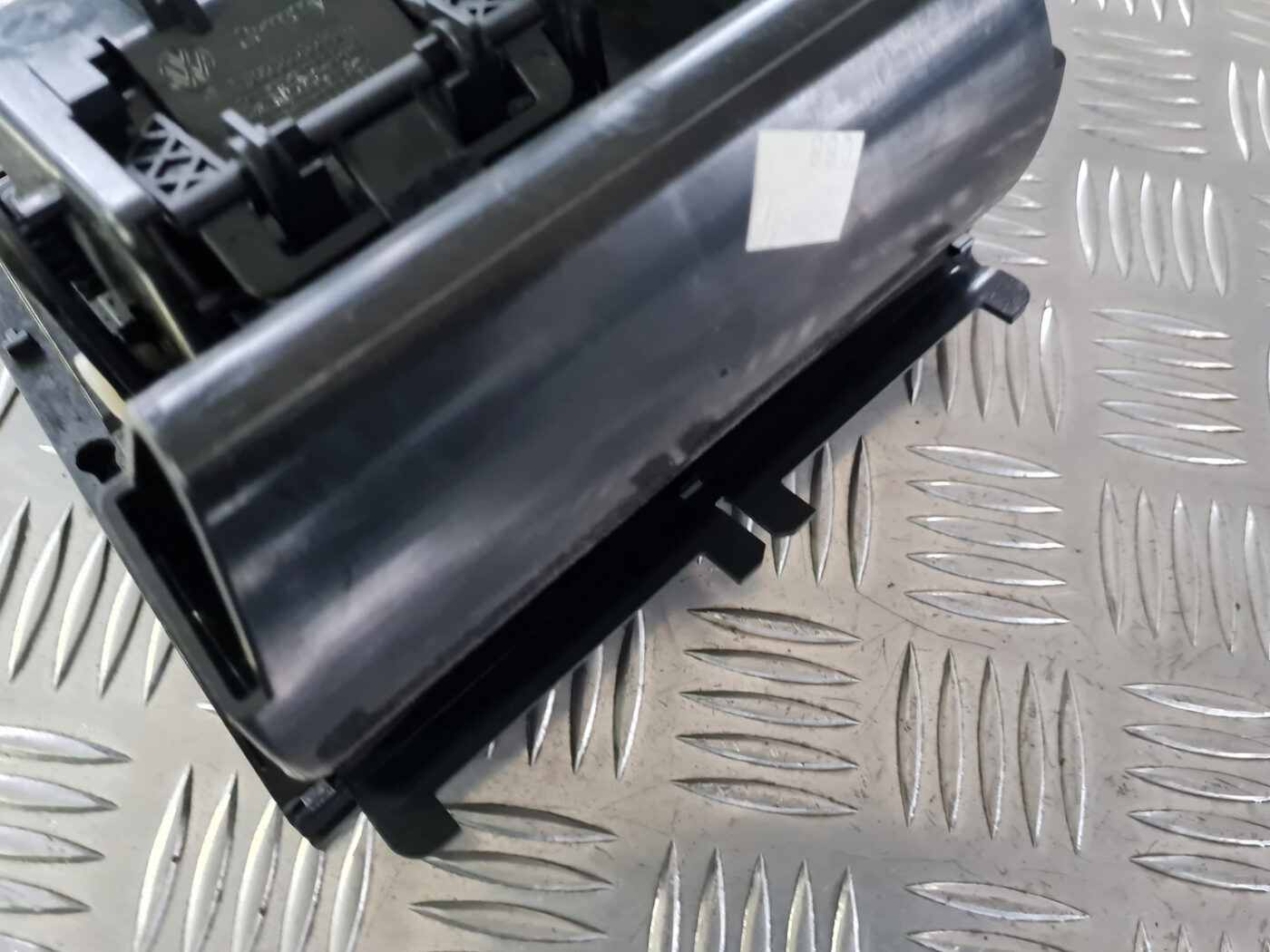 Pelnu trauks priekš VW GOLF 6 2011 5 Pelnu trauks priekš VW GOLF 6 2011