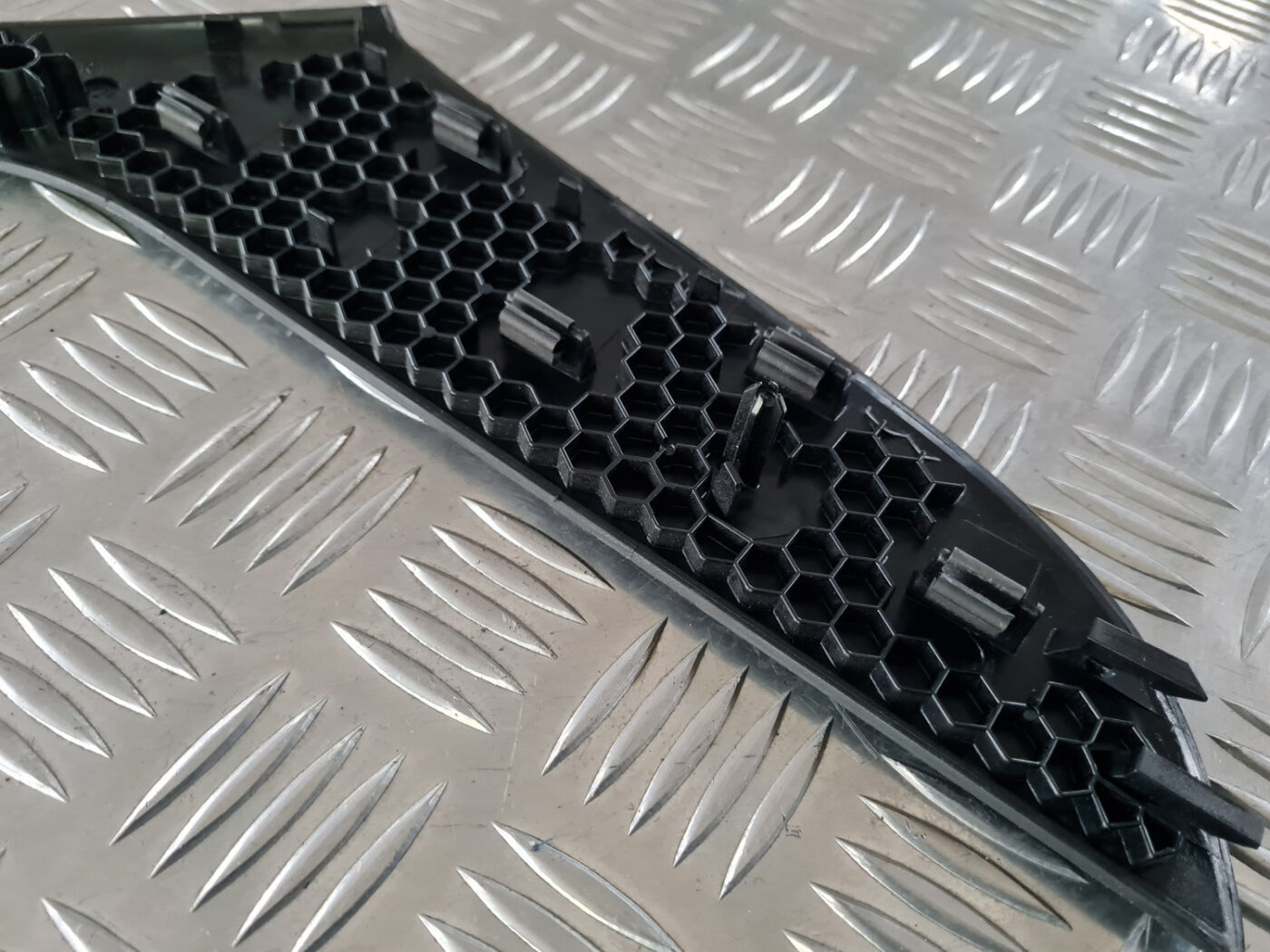 Durvju rokturu apdares uzlika (salonā) priekš VW GOLF 6 2011