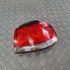 Aizmugurējais labais lukturis priekš VW GOLF 6 2011