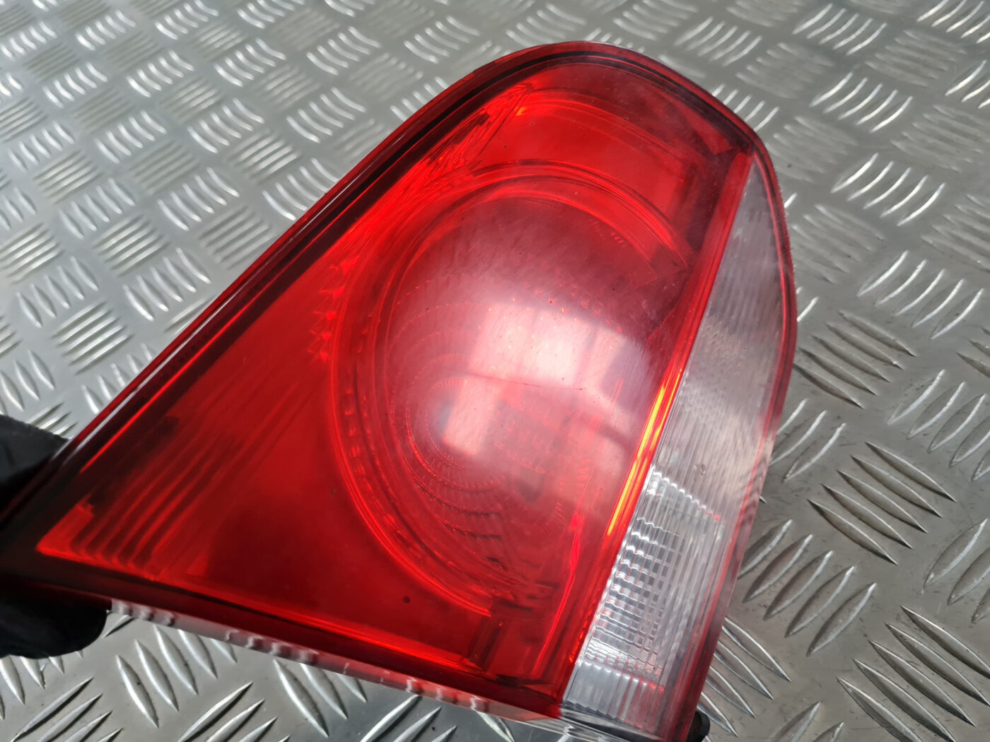 Bagāžnieka vāka kreisais lukturis priekš VW GOLF 6 2011