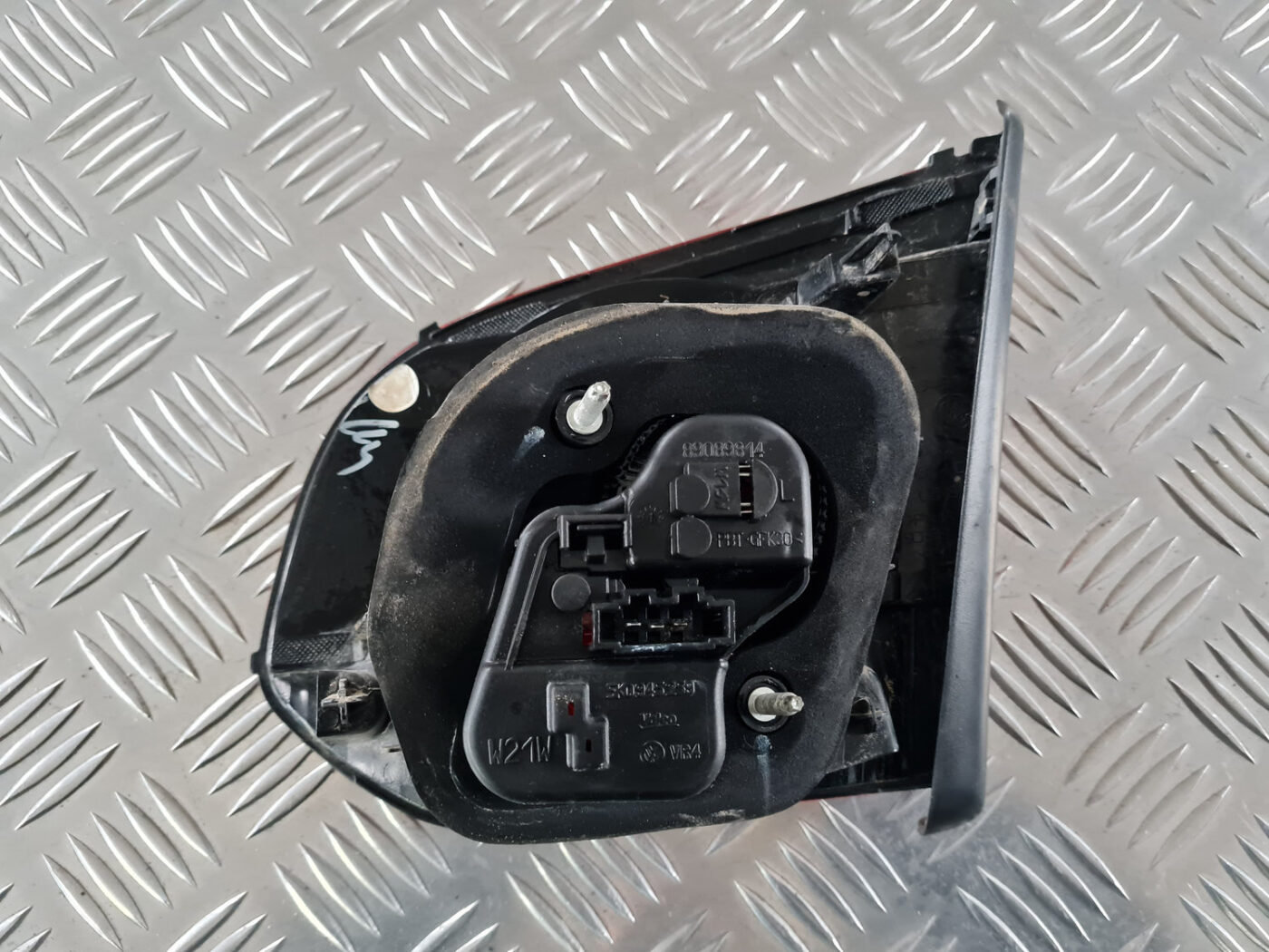 Bagāžnieka vāka kreisais lukturis priekš VW GOLF 6 2011