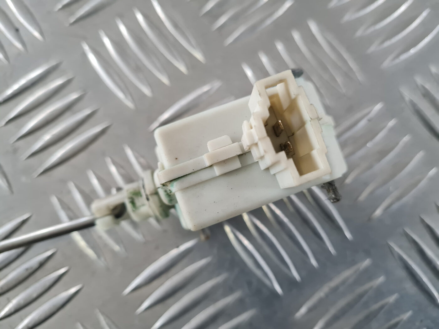 Degvielas tvertnes vāka slēdzene priekš VW GOLF 6 2011