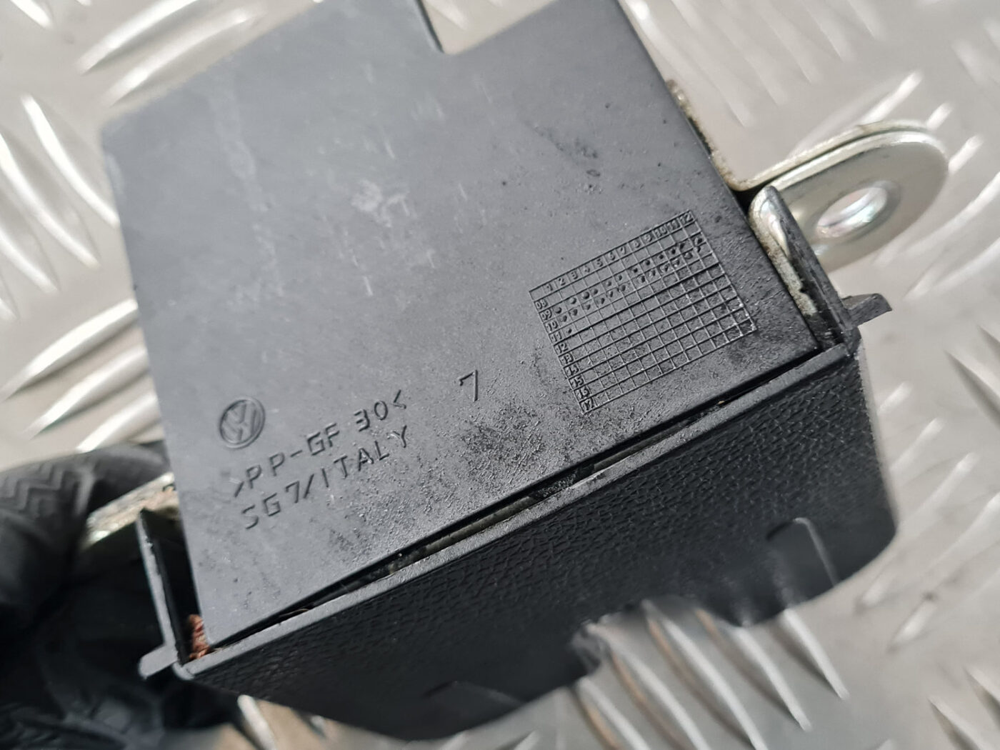 Bagāžnieka vāka slēdzene priekš VW GOLF 6 2011 4 Bagāžnieka vāka slēdzene priekš VW GOLF 6 2011