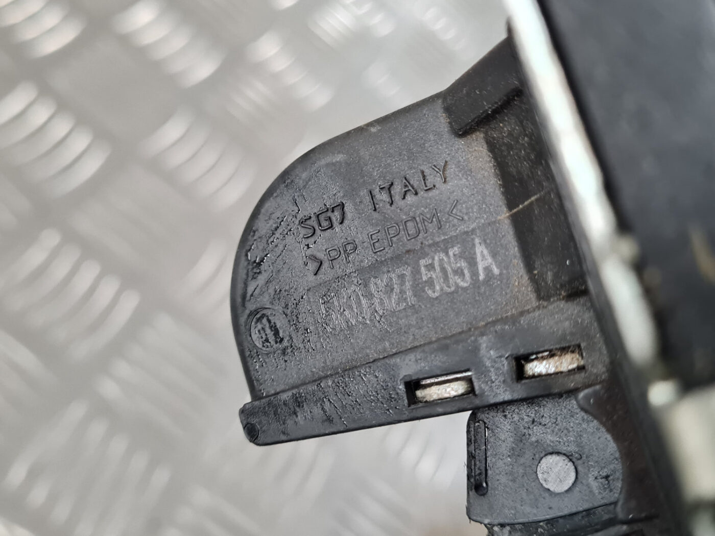 Bagāžnieka vāka slēdzene priekš VW GOLF 6 2011 3 Bagāžnieka vāka slēdzene priekš VW GOLF 6 2011