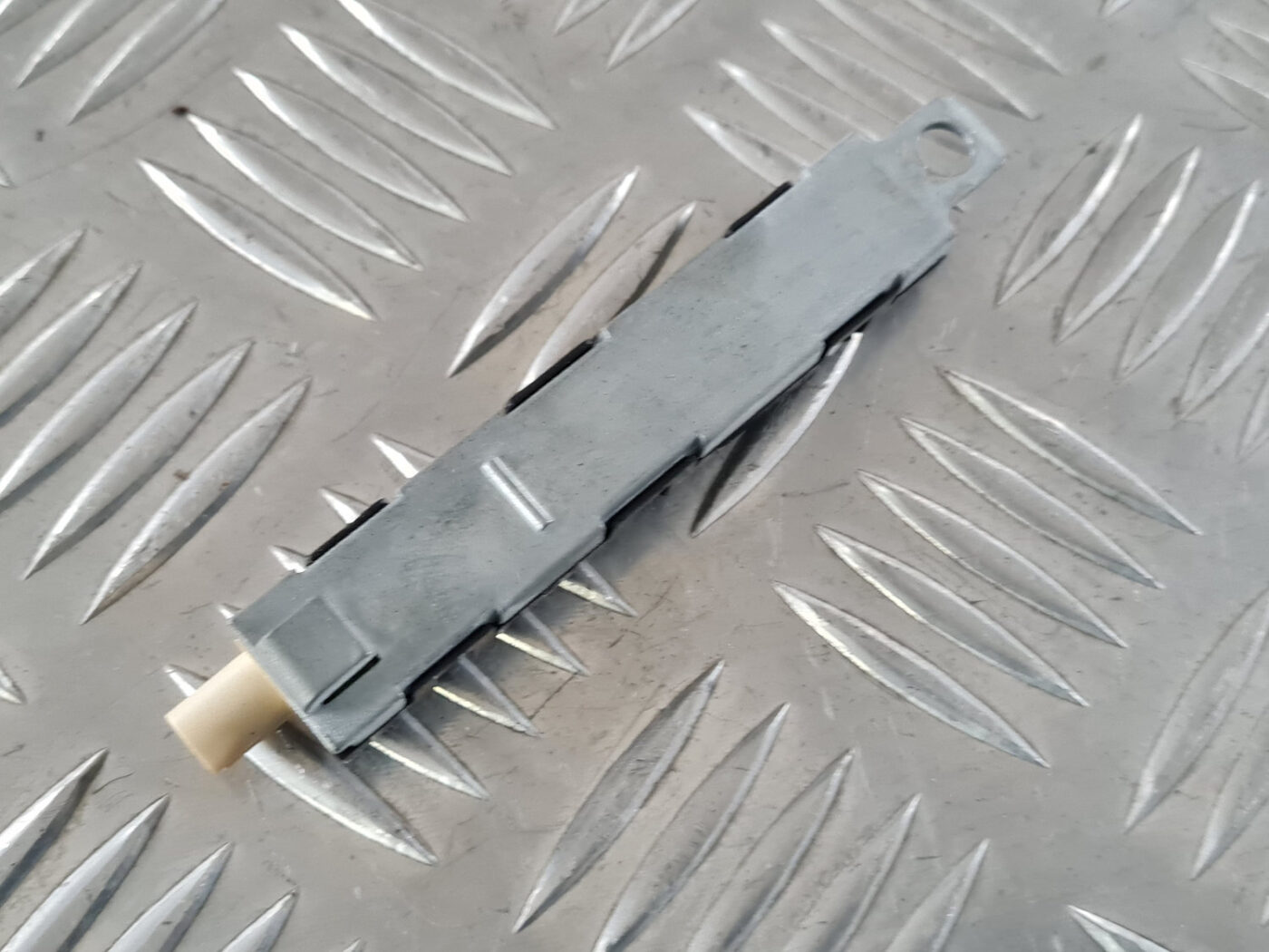 Antenas pastiprinātāja bloks priekš VW GOLF 6 2011 4 Antenas pastiprinātāja bloks priekš VW GOLF 6 2011