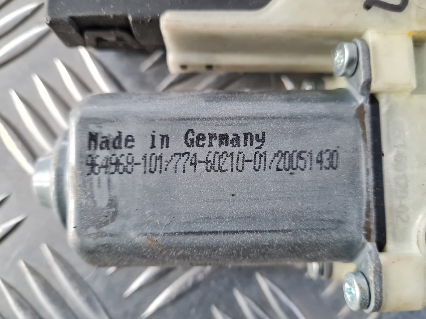 Elektrisko stiklu motors priekš VW GOLF 6 2011